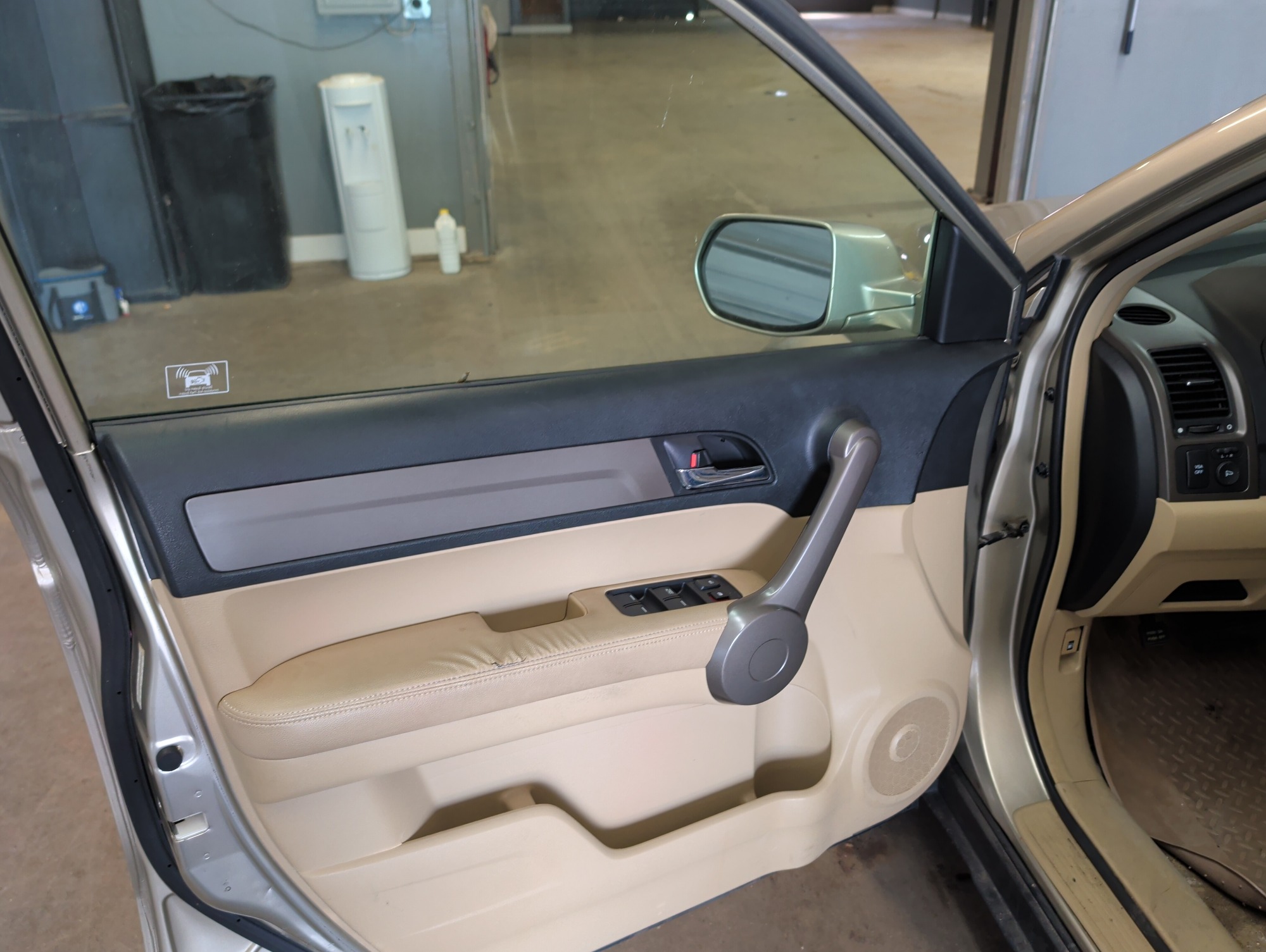 2008 honda cr-v ex-l-4wd-at with 186691 miles for sale near elk-river, minnesota 106348_23_driver_door_panel.jpg