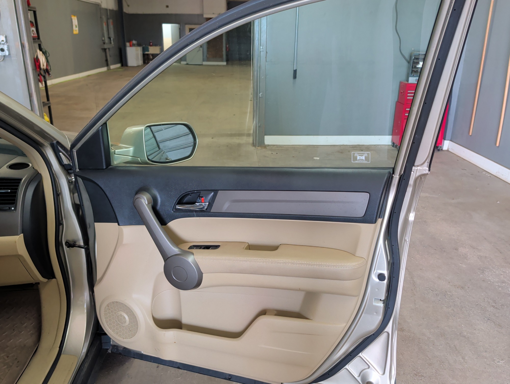 2008 honda cr-v ex-l-4wd-at with 186691 miles for sale near elk-river, minnesota 106348_32_passenger_door_panel.jpg