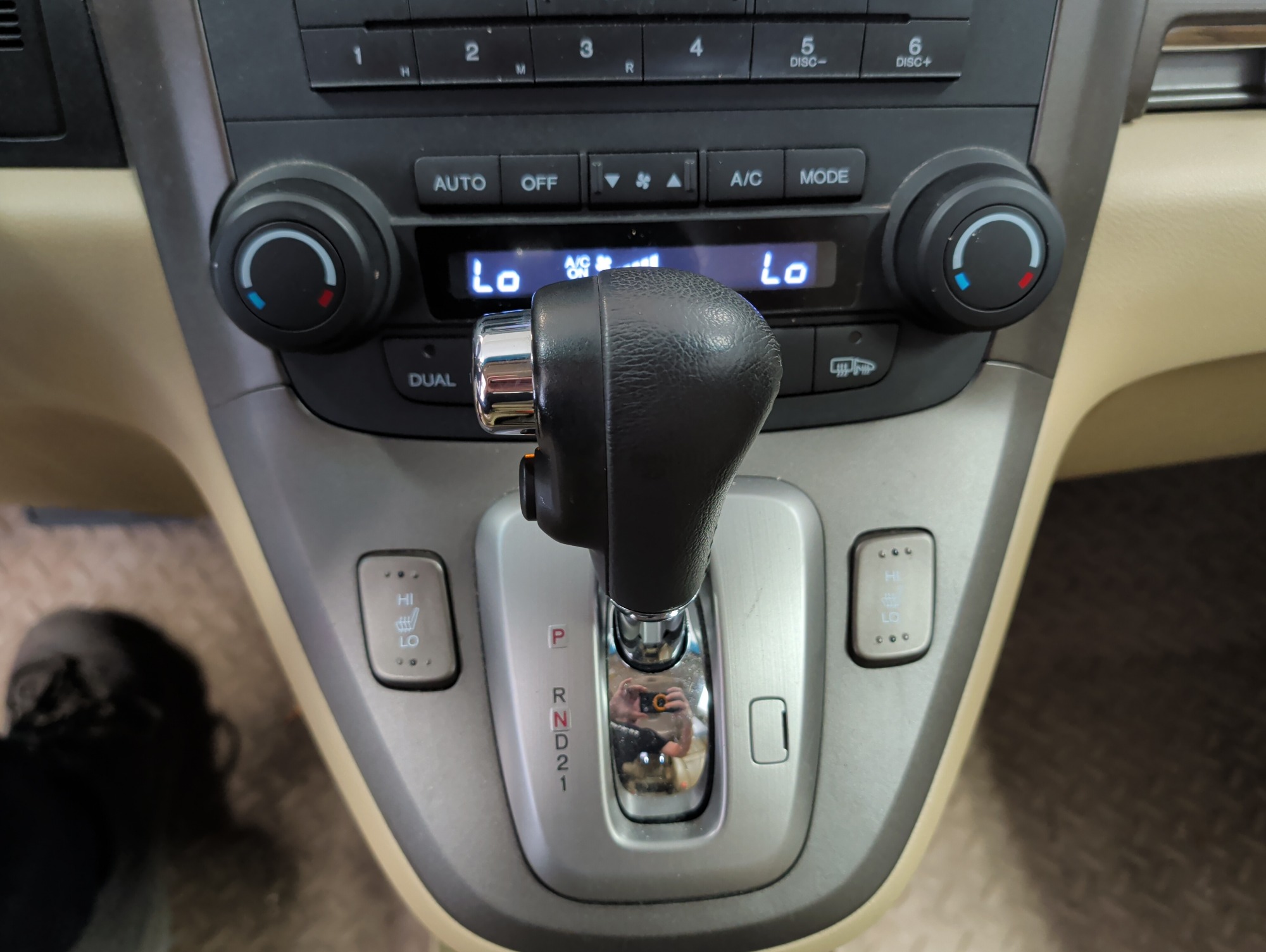 2008 honda cr-v ex-l-4wd-at with 186691 miles for sale near elk-river, minnesota 106348_41_shifter.jpg