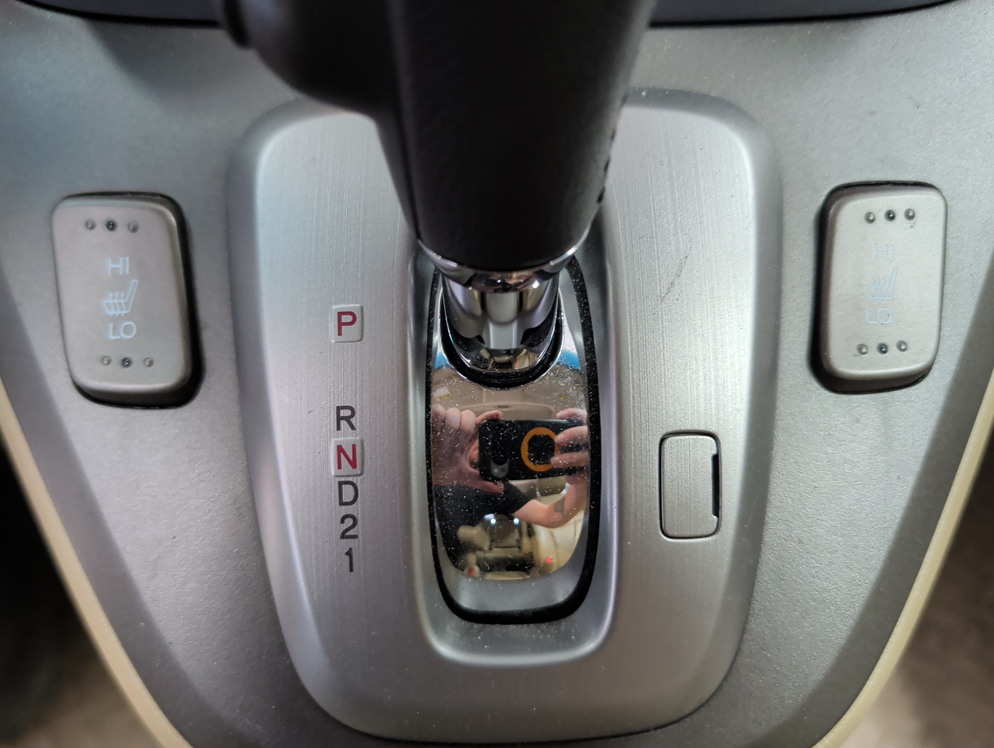 2008 honda cr-v ex-l-4wd-at with 186691 miles for sale near elk-river, minnesota 106348_42_heated_seat_switches.jpg