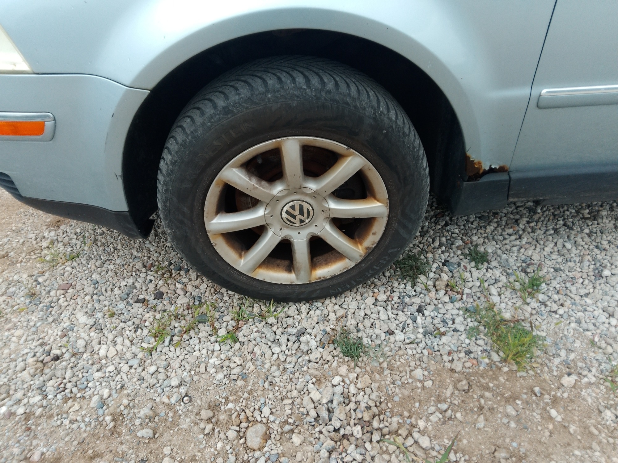 2004 volkswagen passat gls with 189333 miles for sale near elk-river, minnesota 106349_12_drv_front_wheel.jpg