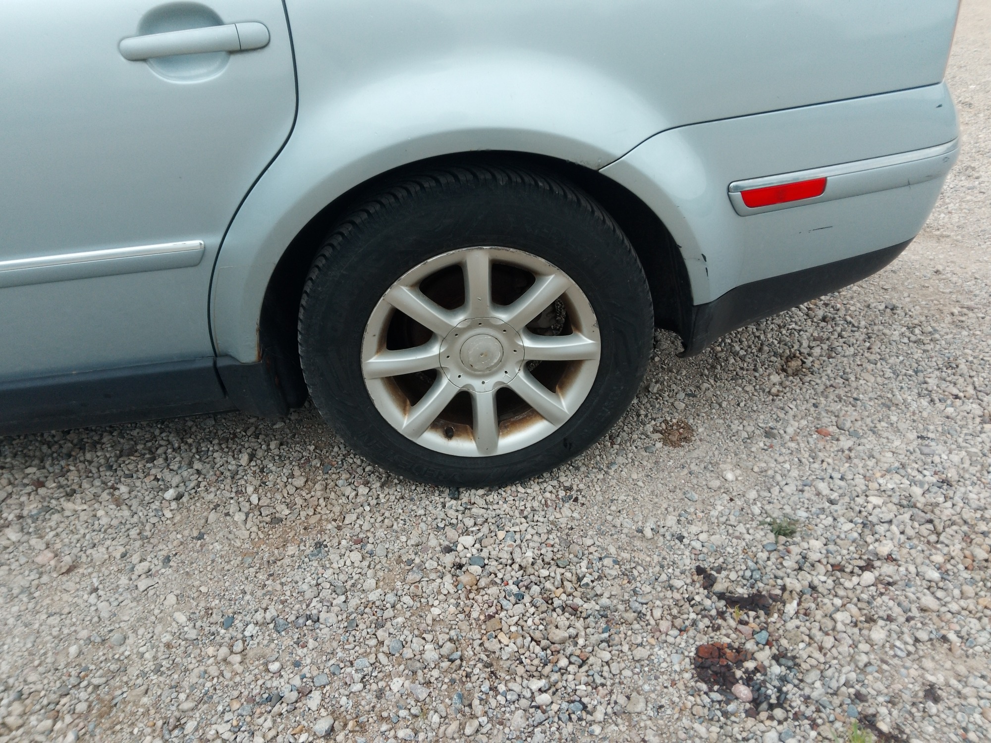2004 volkswagen passat gls with 189333 miles for sale near elk-river, minnesota 106349_13_rear_drv_wheel.jpg