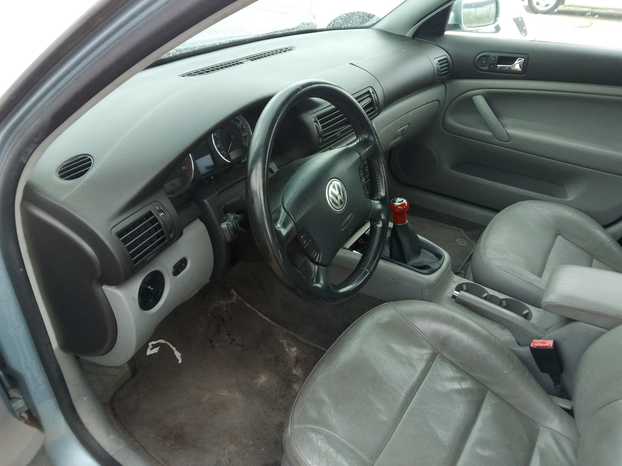 2004 volkswagen passat gls with 189333 miles for sale near elk-river, minnesota 106349_37_left_of_steering_wheel.jpg