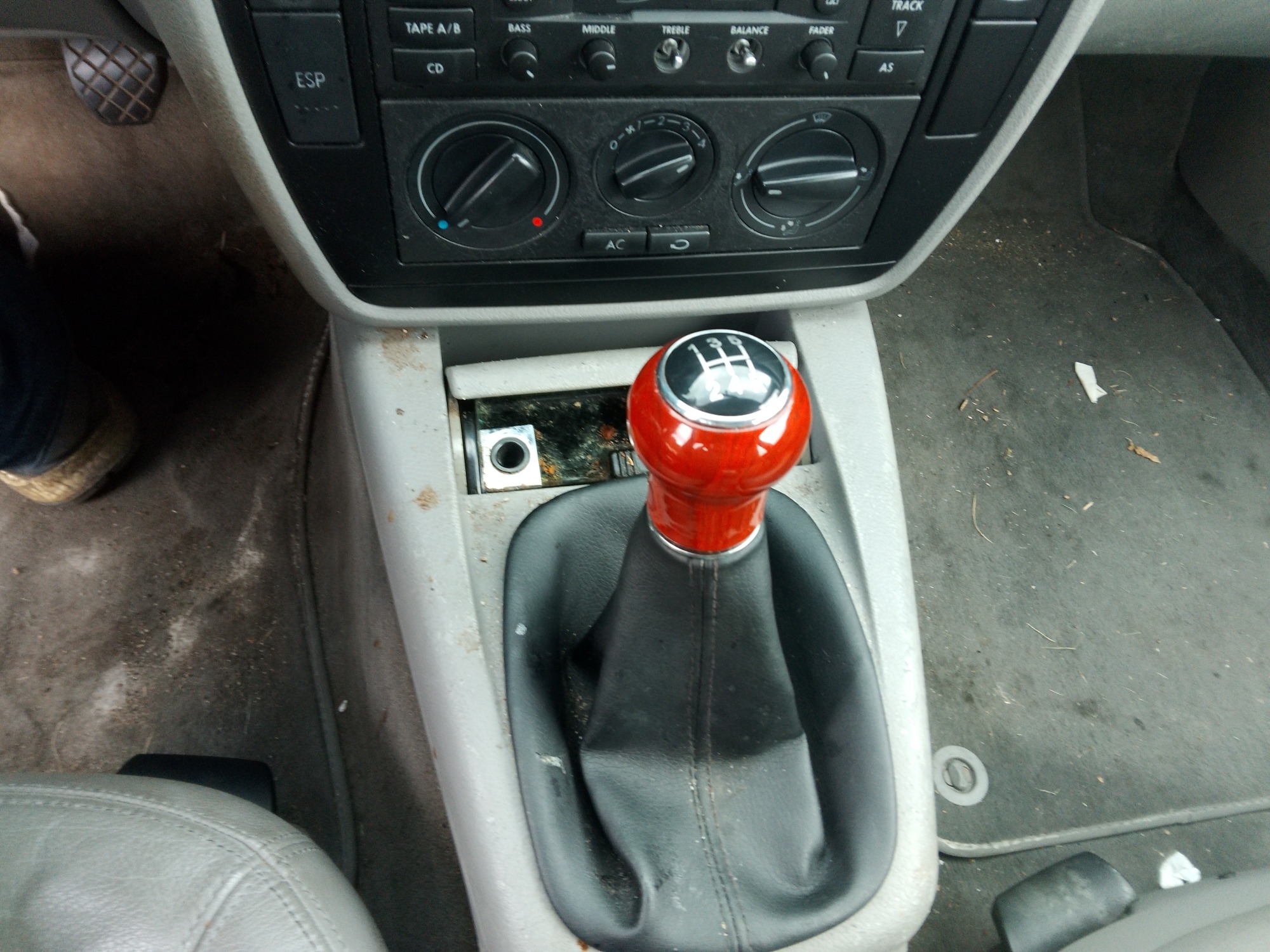 2004 volkswagen passat gls with 189333 miles for sale near elk-river, minnesota 106349_41_shifter.jpg