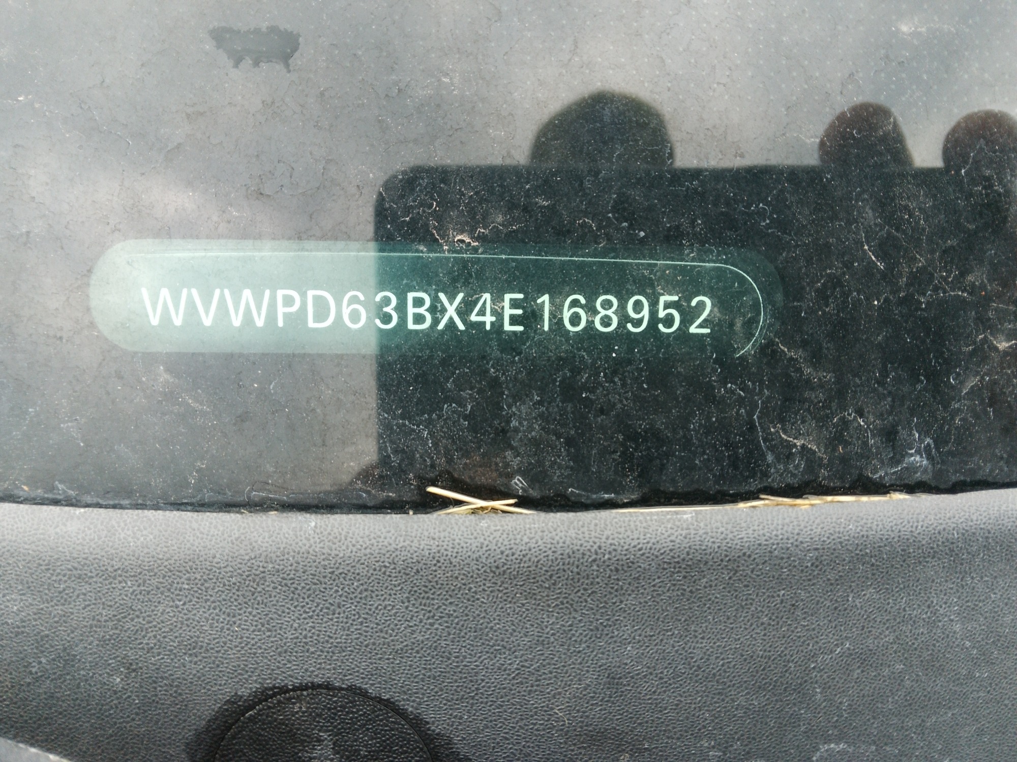 2004 volkswagen passat gls with 189333 miles for sale near elk-river, minnesota 106349_48_windshield_vin_plate.jpg
