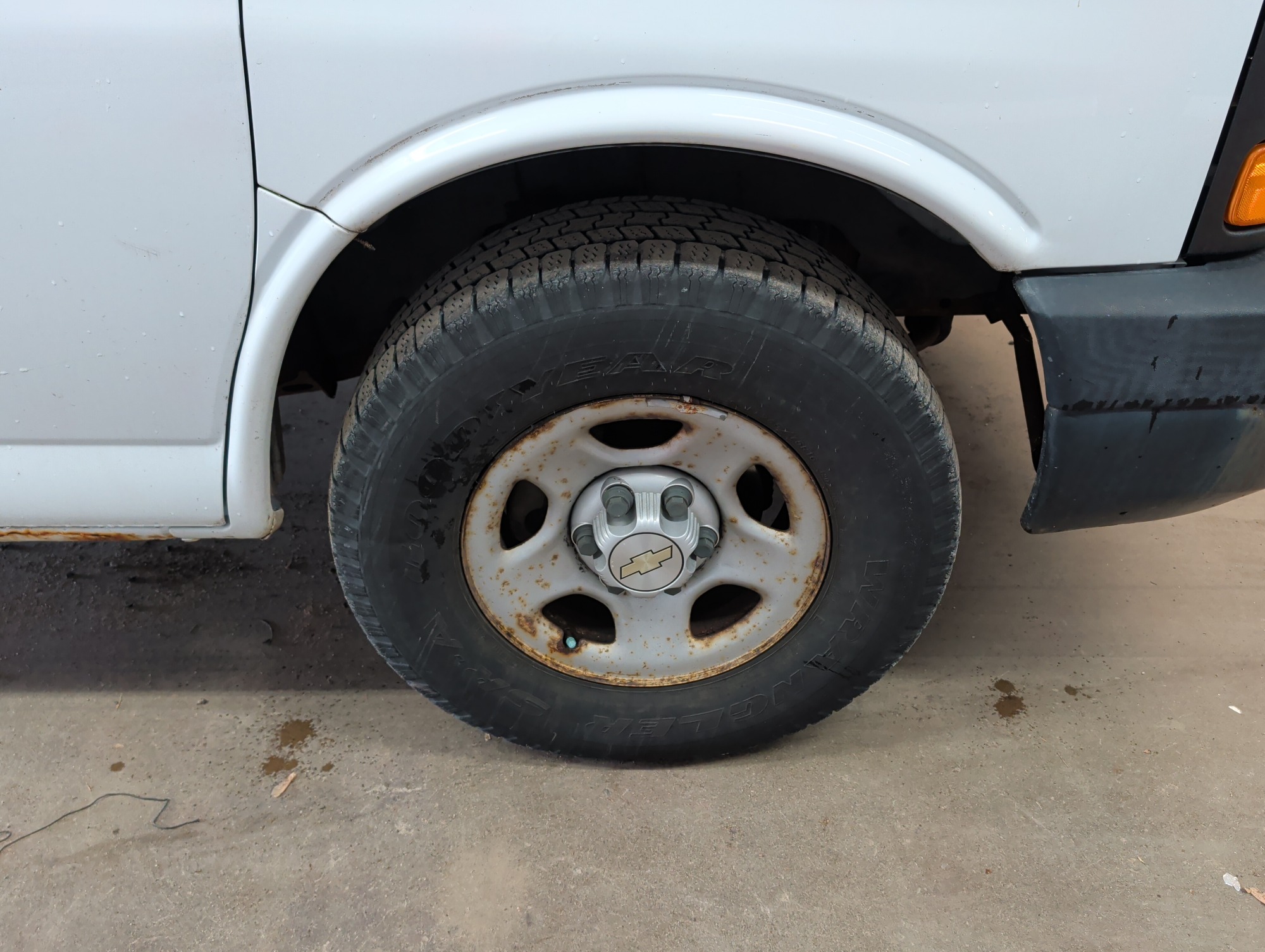 2007 chevrolet express 1500-cargo with 223985 miles for sale near elk-river, minnesota 106350_15_front_pass_wheel.jpg
