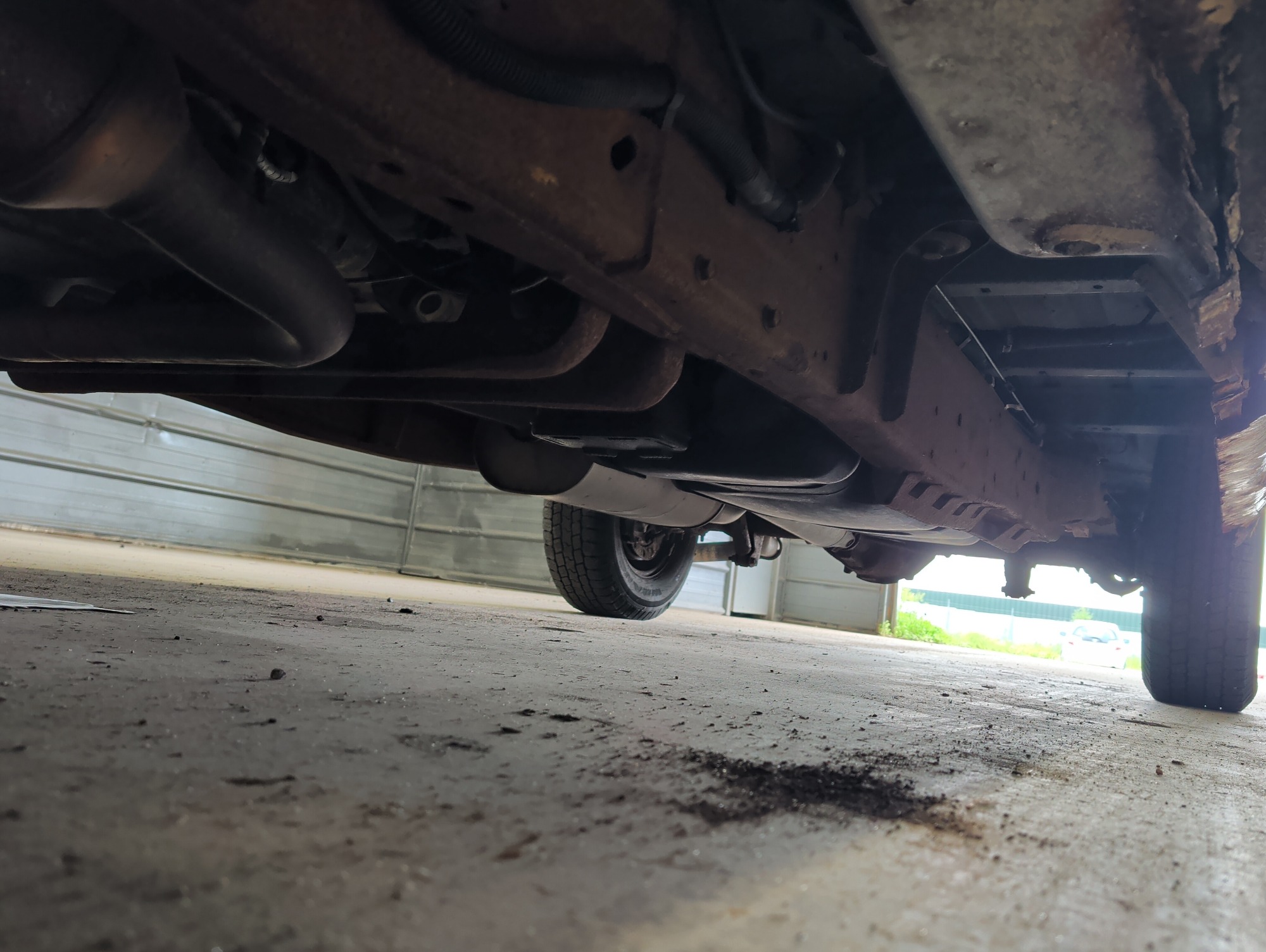 2007 chevrolet express 1500-cargo with 223985 miles for sale near elk-river, minnesota 106350_17_undercar_drv_side.jpg