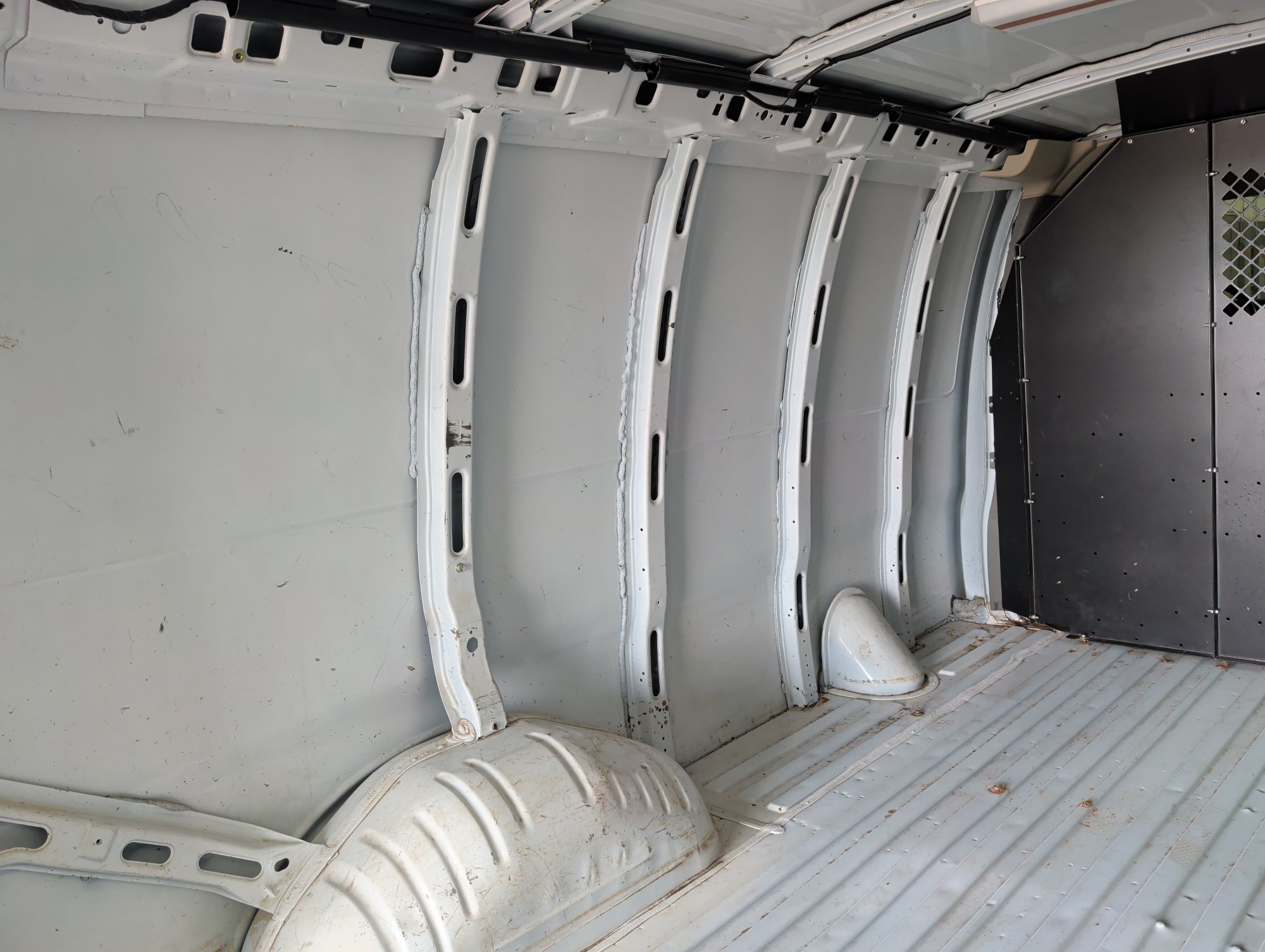 2007 chevrolet express 1500-cargo with 223985 miles for sale near elk-river, minnesota 106350_25_drv_rear_door_panel.jpg
