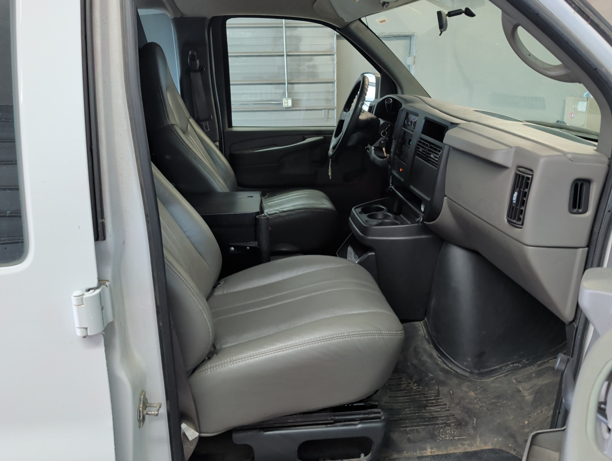 2007 chevrolet express 1500-cargo with 223985 miles for sale near elk-river, minnesota 106350_31_passenger_seat.jpg