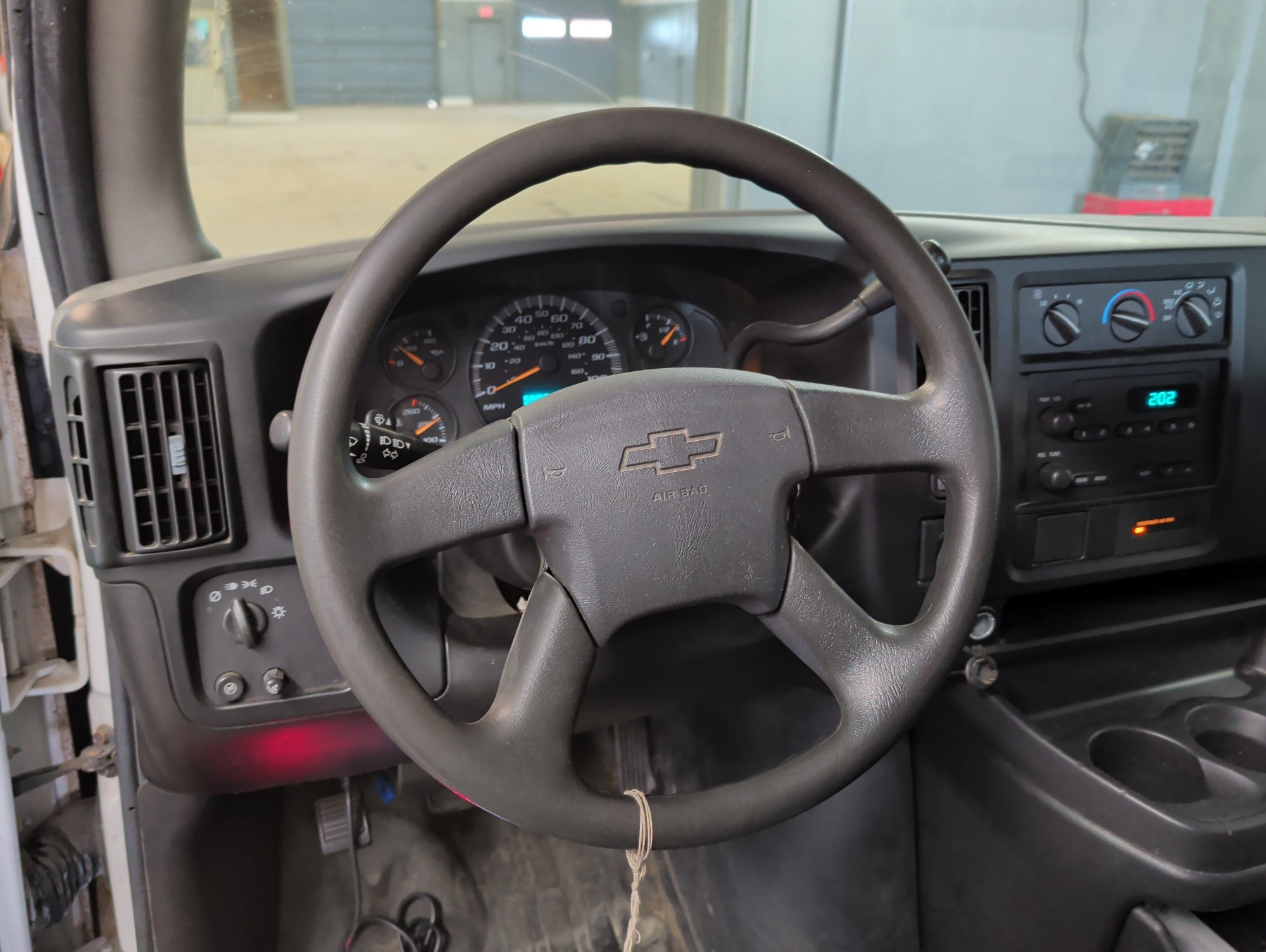 2007 chevrolet express 1500-cargo with 223985 miles for sale near elk-river, minnesota 106350_36_steering_wheel.jpg