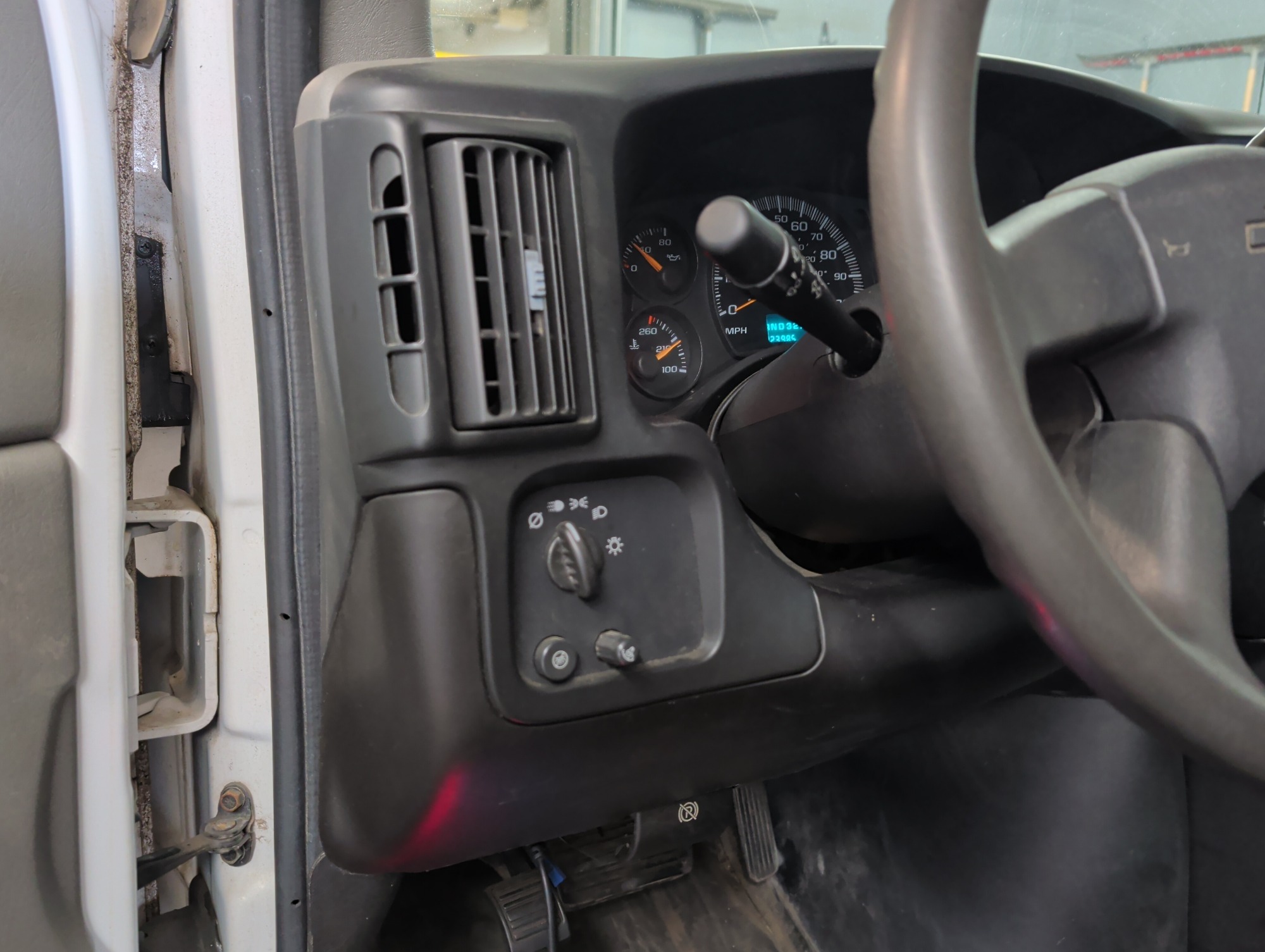 2007 chevrolet express 1500-cargo with 223985 miles for sale near elk-river, minnesota 106350_37_left_of_steering_wheel.jpg