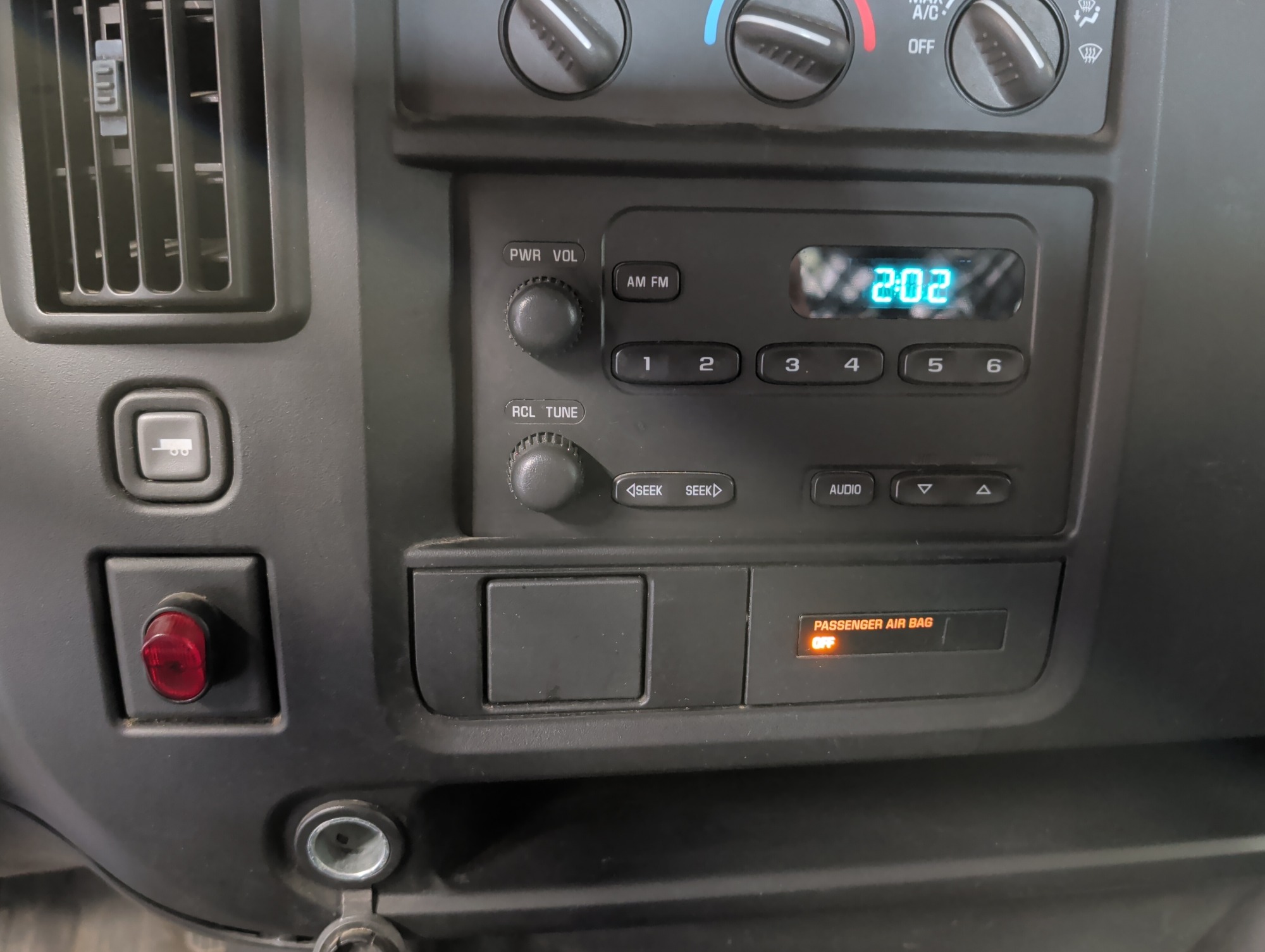 2007 chevrolet express 1500-cargo with 223985 miles for sale near elk-river, minnesota 106350_39_radio_closeup.jpg