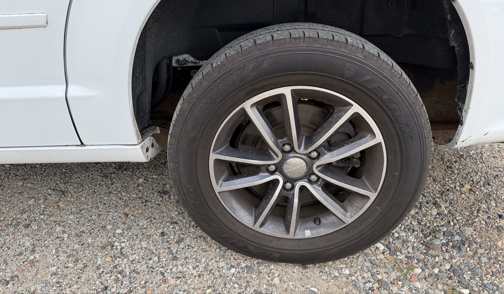 2017 dodge grand-caravan sxt with 258241 miles for sale near elk-river, minnesota 106353_13_rear_drv_wheel.jpg