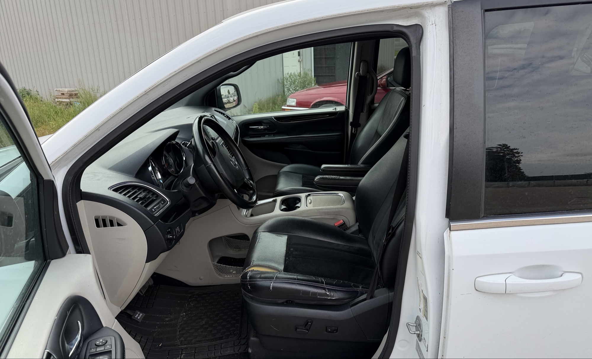2017 dodge grand-caravan sxt with 258241 miles for sale near elk-river, minnesota 106353_22_driver_seat.jpg