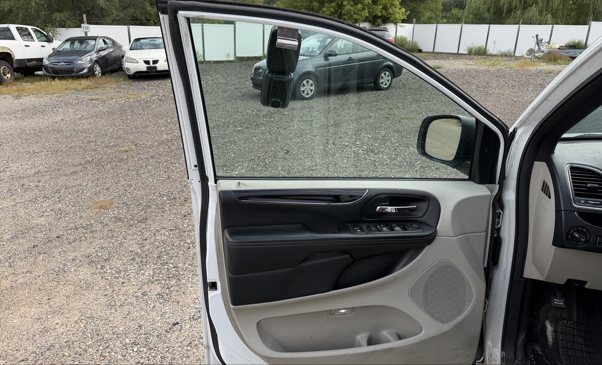 2017 dodge grand-caravan sxt with 258241 miles for sale near elk-river, minnesota 106353_23_driver_door_panel.jpg