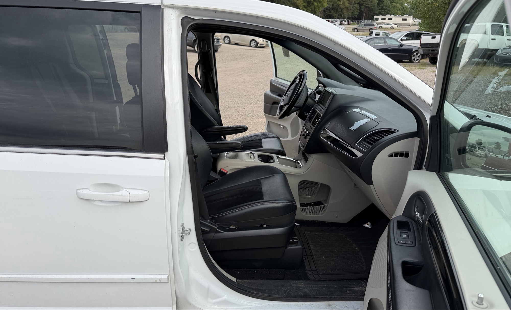 2017 dodge grand-caravan sxt with 258241 miles for sale near elk-river, minnesota 106353_25_drv_rear_door_panel.jpg