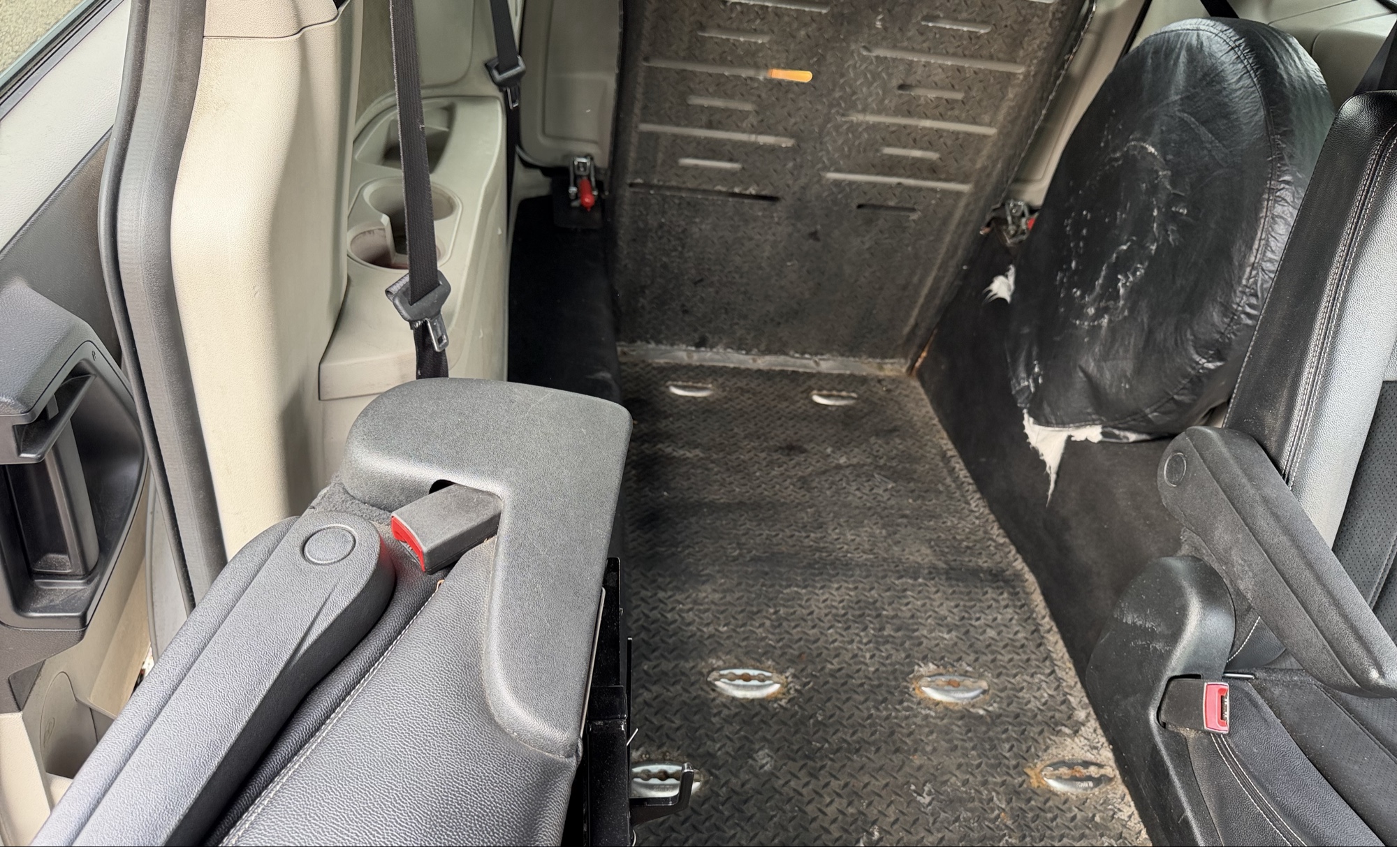 2017 dodge grand-caravan sxt with 258241 miles for sale near elk-river, minnesota 106353_29_third_row_seat.jpg