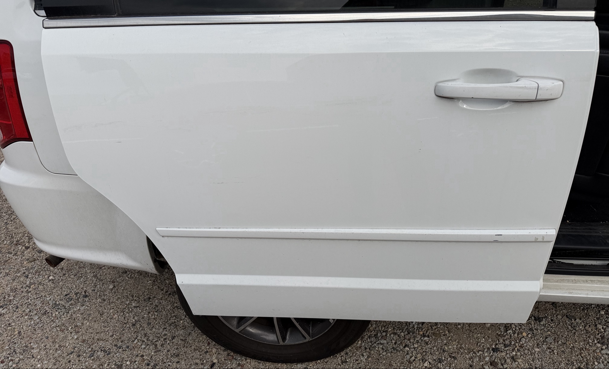 2017 dodge grand-caravan sxt with 258241 miles for sale near elk-river, minnesota 106353_30_pass_rear_door_panel.jpg