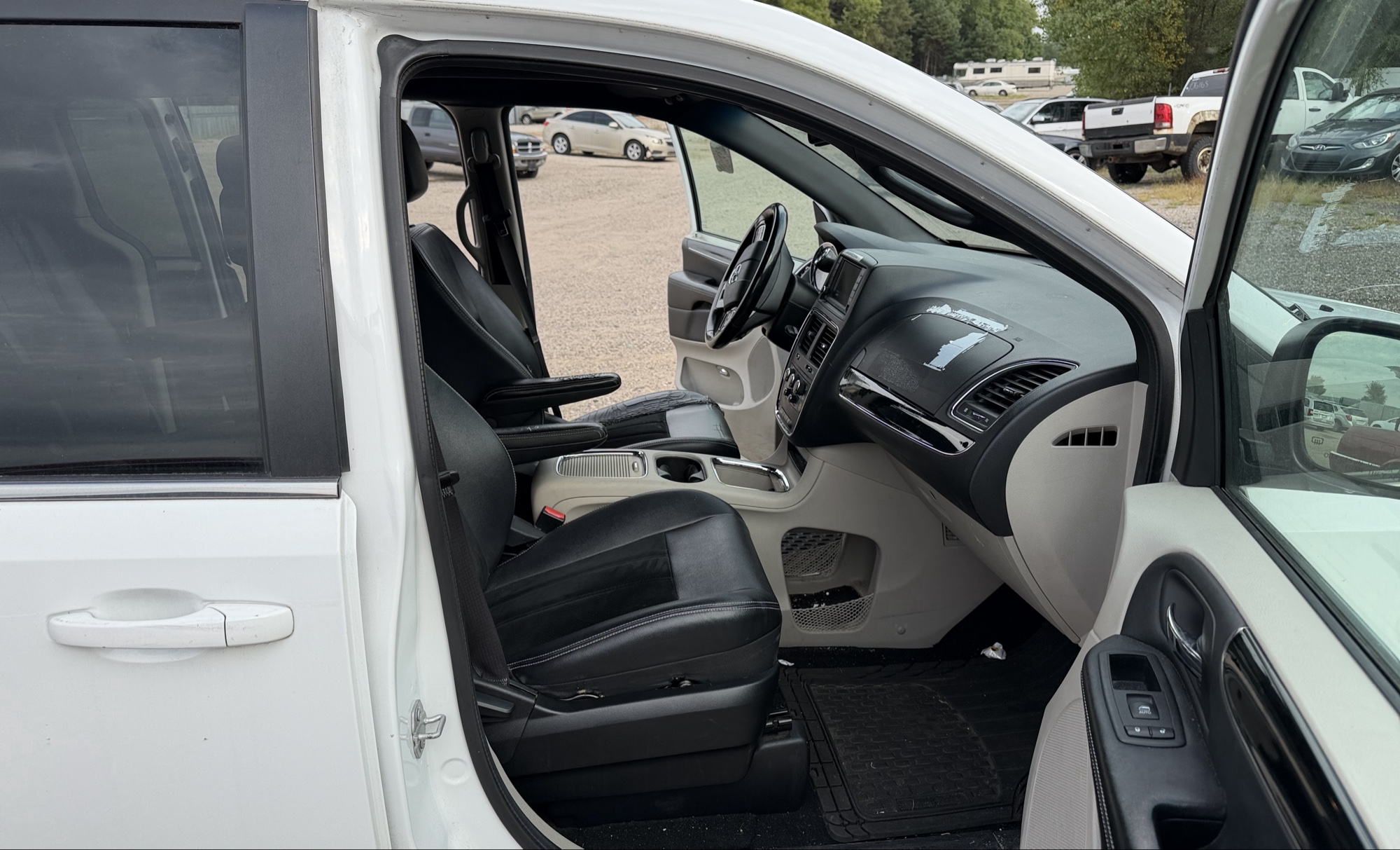 2017 dodge grand-caravan sxt with 258241 miles for sale near elk-river, minnesota 106353_32_passenger_door_panel.jpg