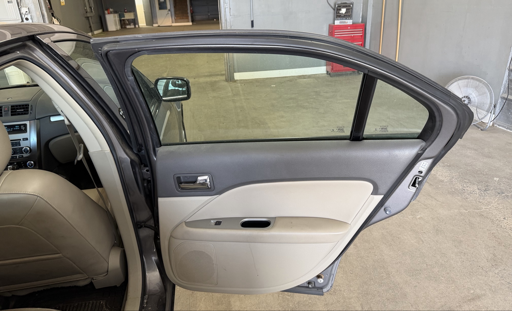 2012 ford fusion sel-awd with 208271 miles for sale near elk-river, minnesota 106354_29_third_row_seat.jpg