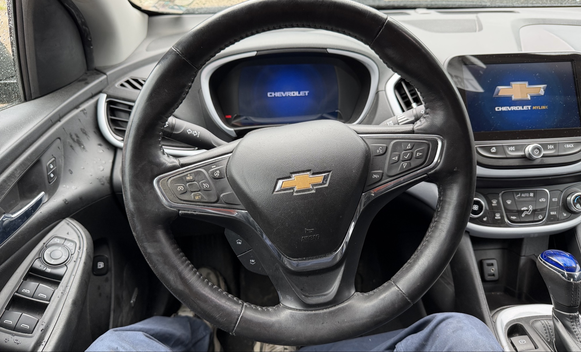 2017 chevrolet volt hybrid with 144228 miles for sale near elk-river, minnesota 106355_36_steering_wheel.jpg