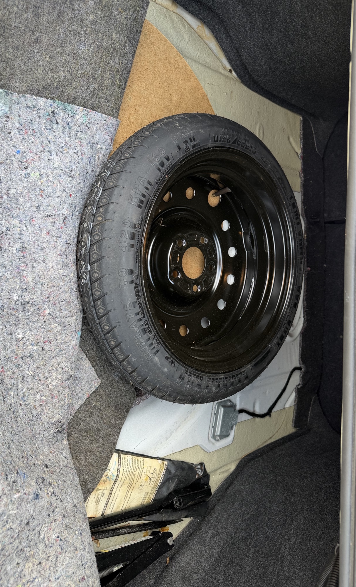 2008 pontiac grand-prix sedan with 118916 miles for sale near elk-river, minnesota 106356_27_spare_tire.jpg