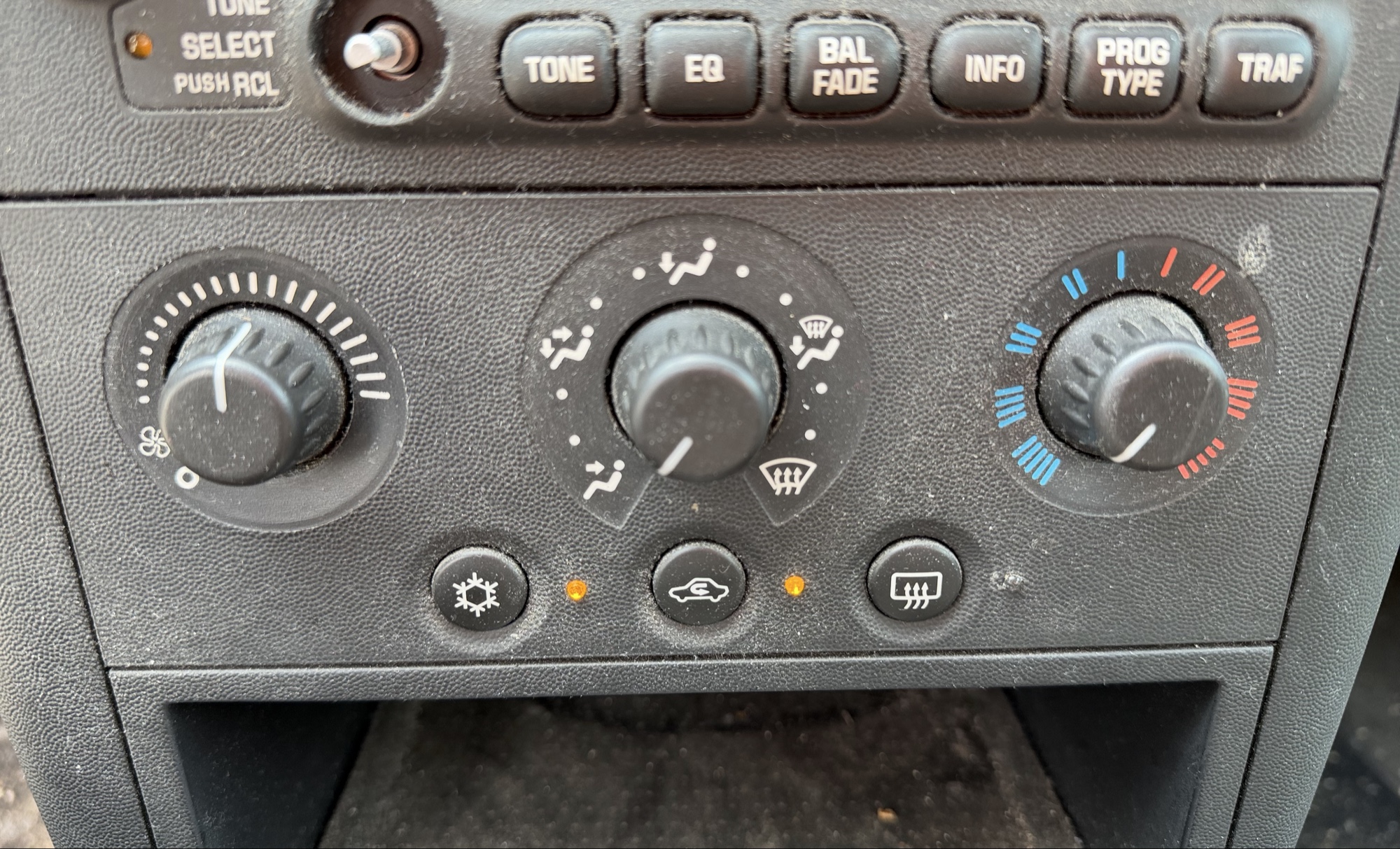 2008 pontiac grand-prix sedan with 118916 miles for sale near elk-river, minnesota 106356_40_climate_control.jpg