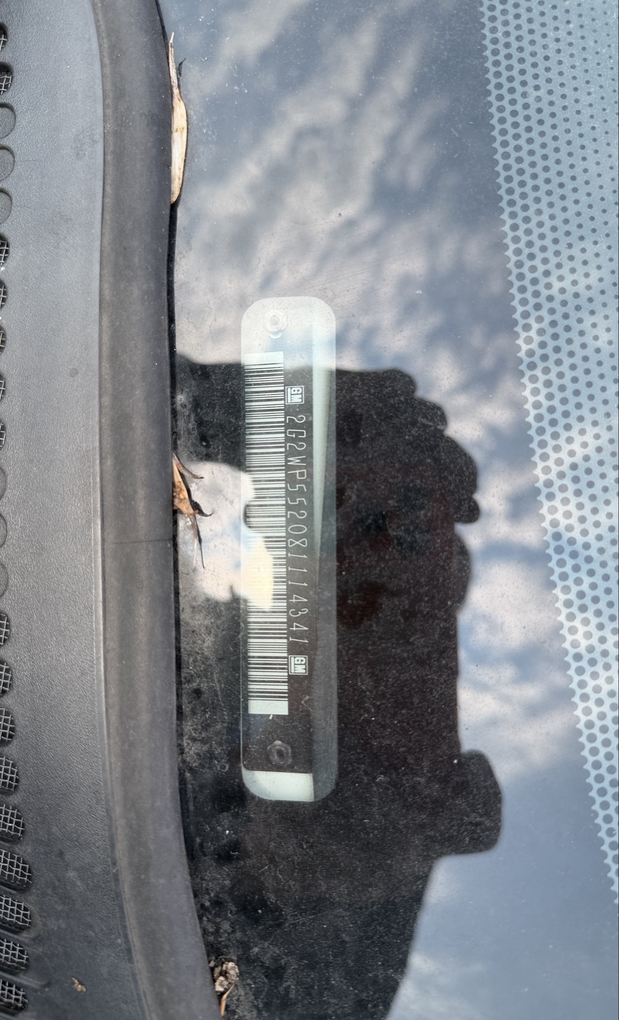 2008 pontiac grand-prix sedan with 118916 miles for sale near elk-river, minnesota 106356_48_windshield_vin_plate.jpg