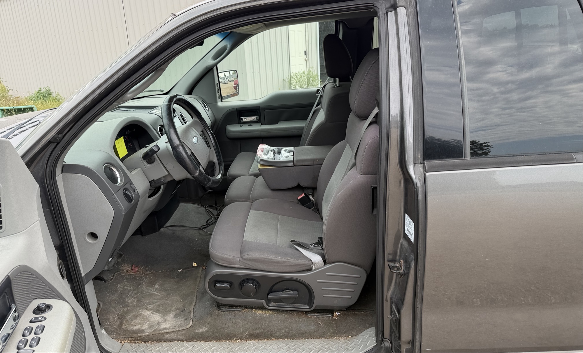 2004 ford f-150 xlt-supercab-5.5-ft-box-2wd with 192068 miles for sale near elk-river, minnesota 106357_22_driver_seat.jpg
