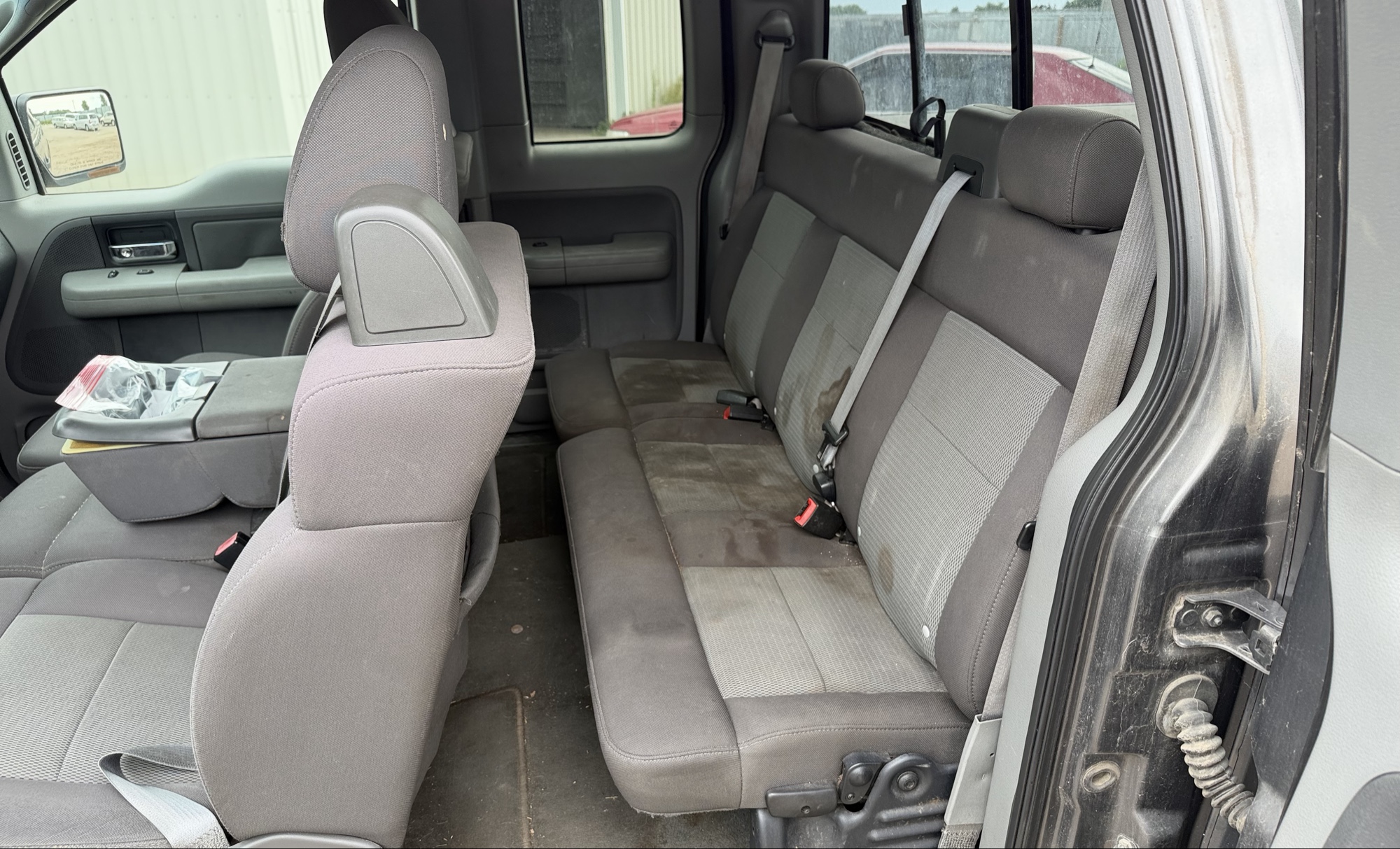 2004 ford f-150 xlt-supercab-5.5-ft-box-2wd with 192068 miles for sale near elk-river, minnesota 106357_24_drv_rear_seat.jpg