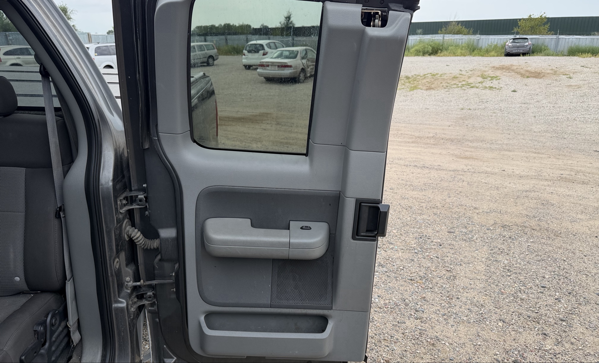 2004 ford f-150 xlt-supercab-5.5-ft-box-2wd with 192068 miles for sale near elk-river, minnesota 106357_25_drv_rear_door_panel.jpg