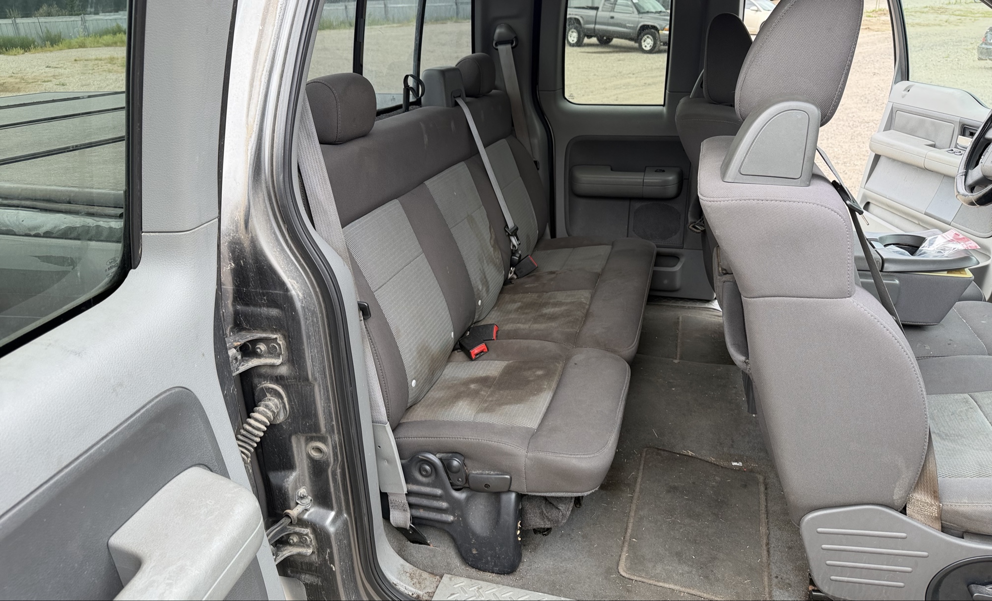 2004 ford f-150 xlt-supercab-5.5-ft-box-2wd with 192068 miles for sale near elk-river, minnesota 106357_27_spare_tire.jpg