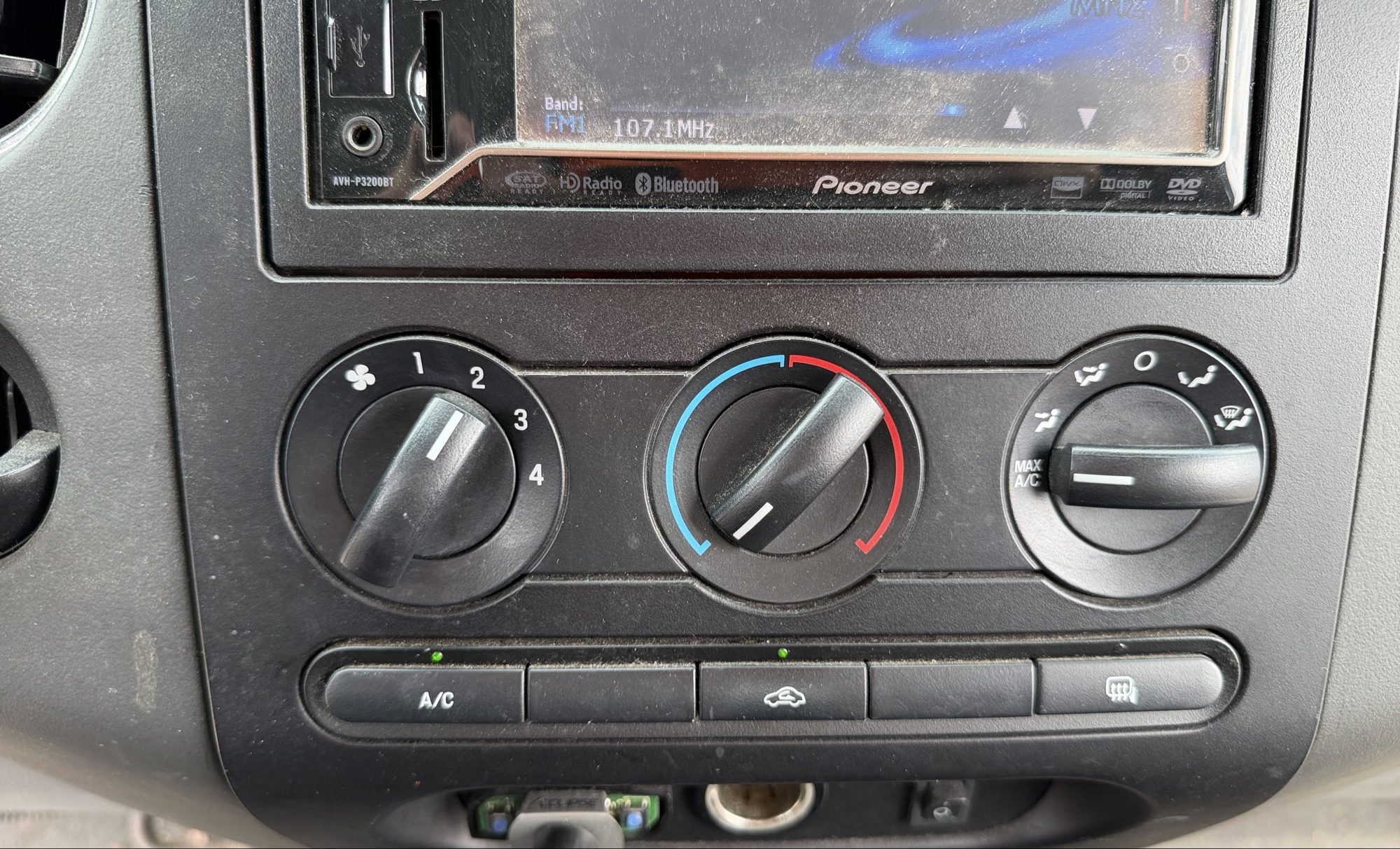 2004 ford f-150 xlt-supercab-5.5-ft-box-2wd with 192068 miles for sale near elk-river, minnesota 106357_40_climate_control.jpg