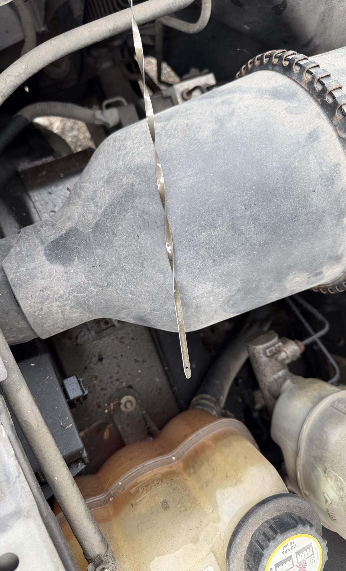 2004 ford f-150 xlt-supercab-5.5-ft-box-2wd with 192068 miles for sale near elk-river, minnesota 106357_50_oil_dipstick.jpg