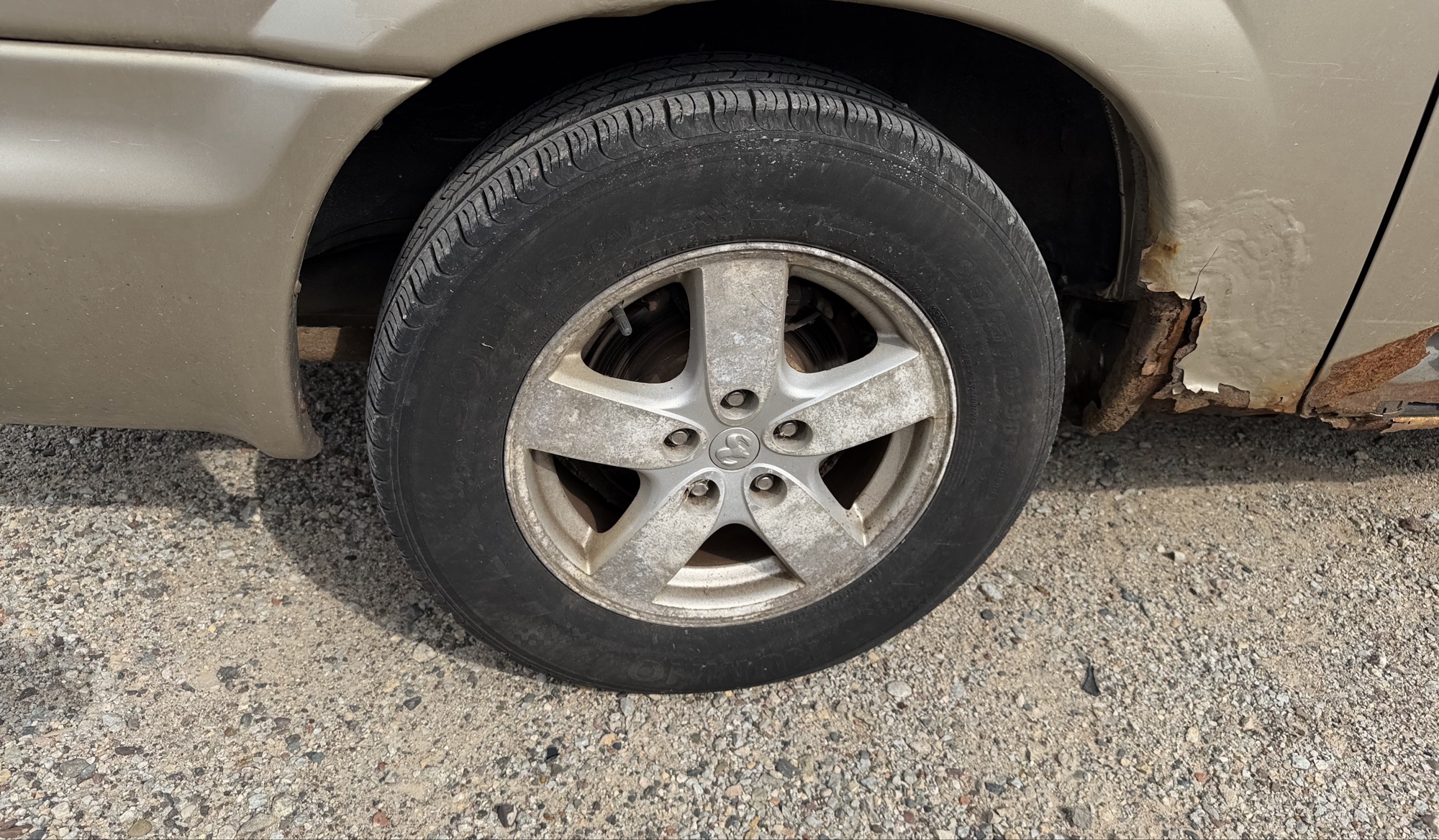 2007 dodge grand-caravan sxt with 141064 miles for sale near elk-river, minnesota 106358_14_rear_pass_wheel.jpg