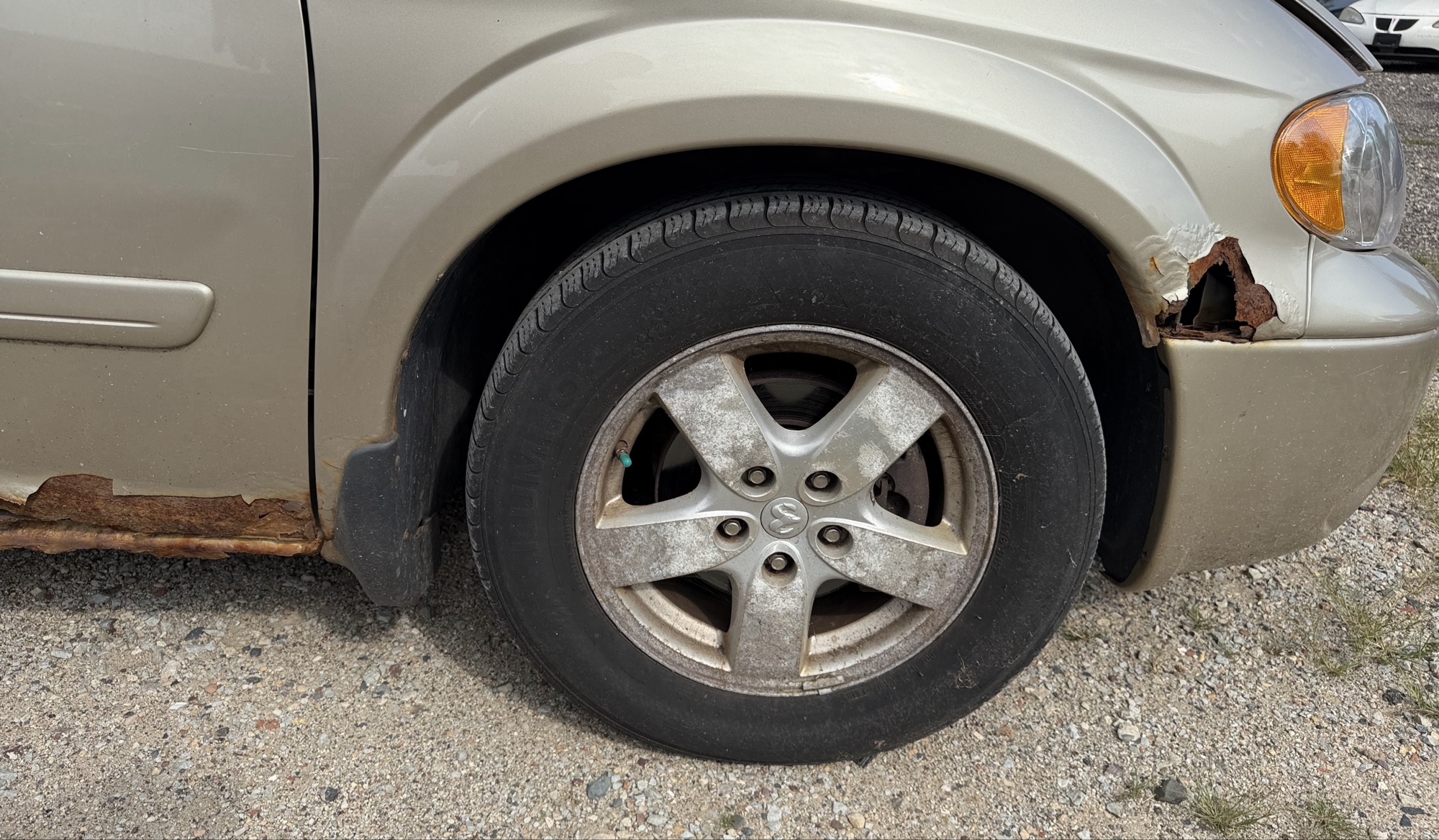 2007 dodge grand-caravan sxt with 141064 miles for sale near elk-river, minnesota 106358_15_front_pass_wheel.jpg