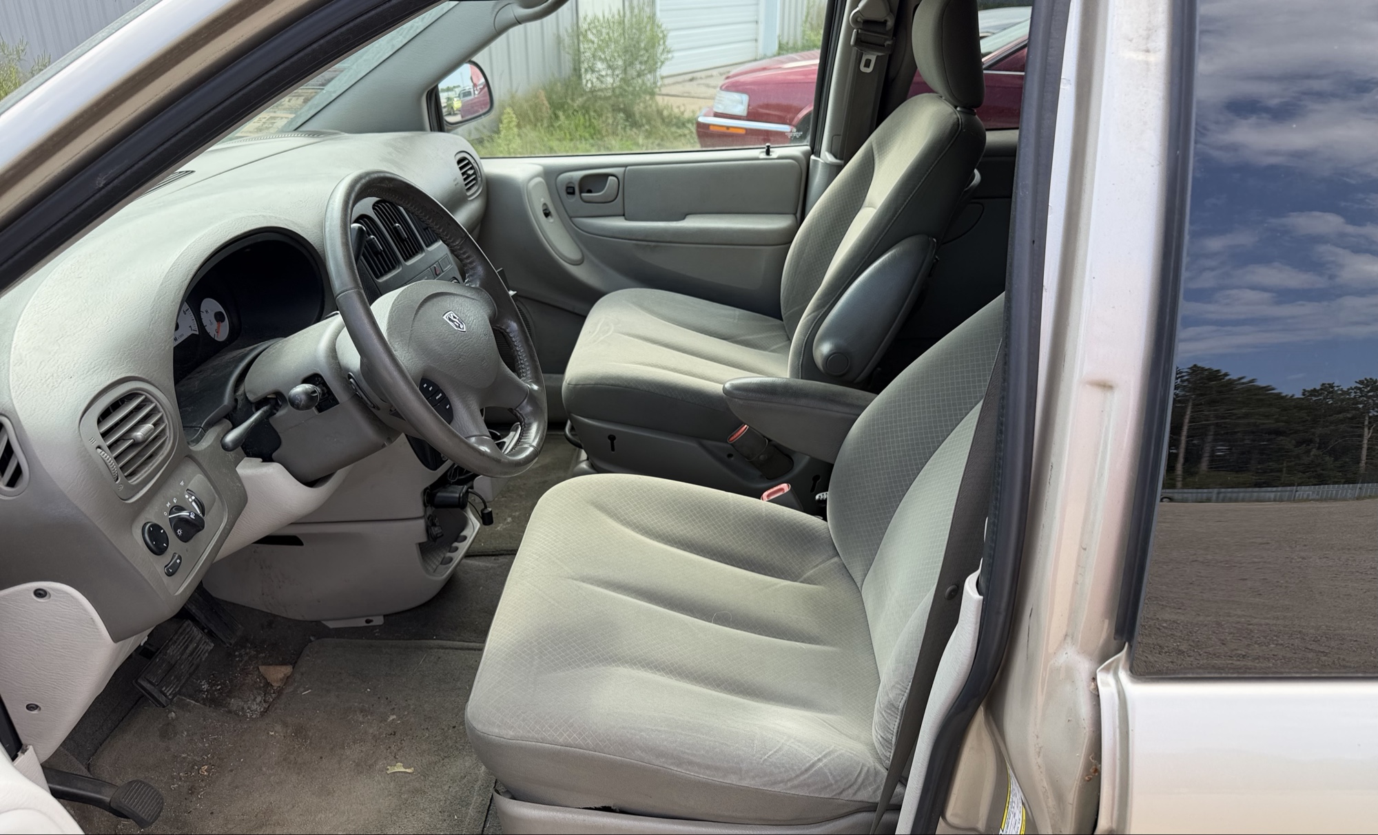 2007 dodge grand-caravan sxt with 141064 miles for sale near elk-river, minnesota 106358_22_driver_seat.jpg