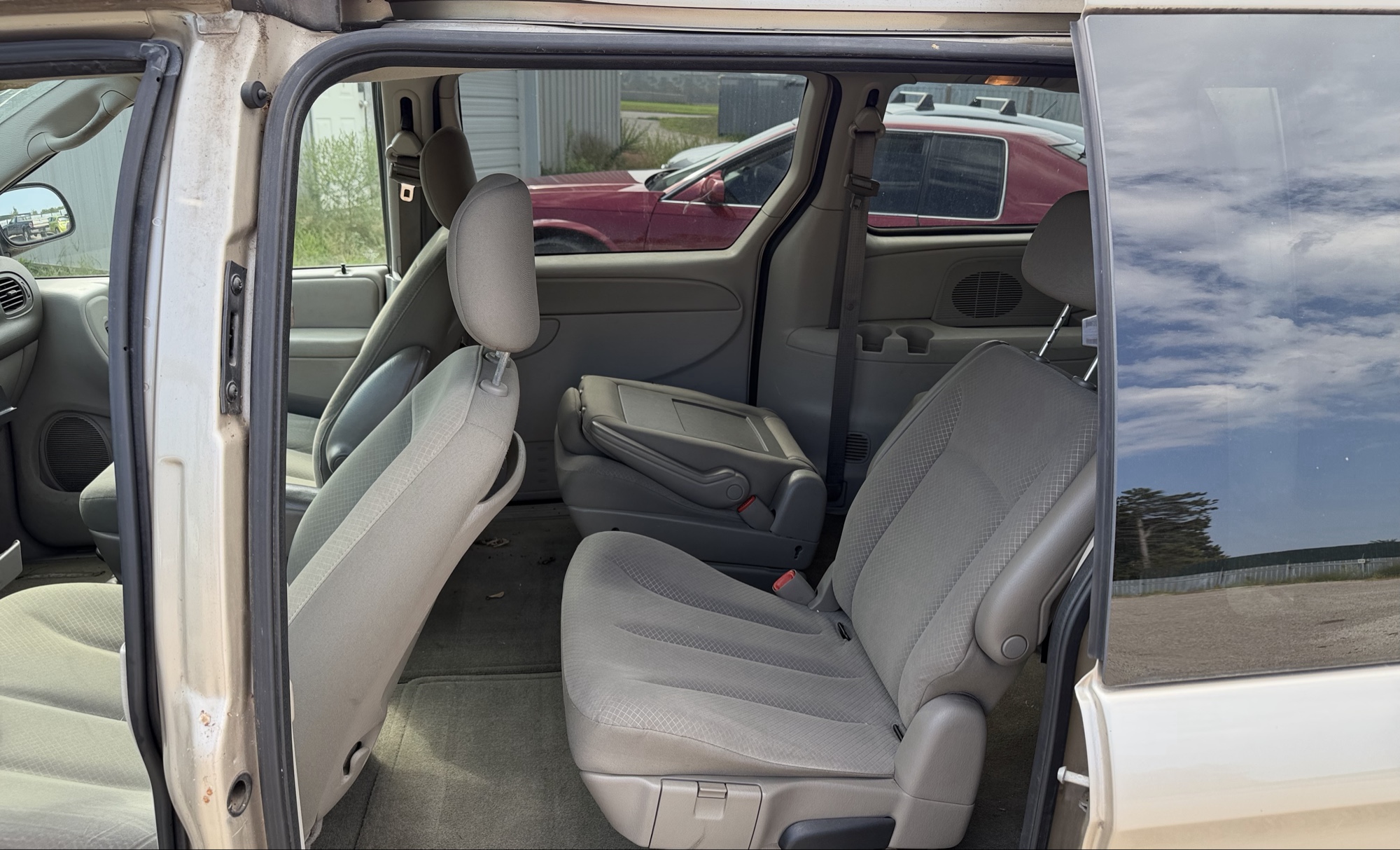 2007 dodge grand-caravan sxt with 141064 miles for sale near elk-river, minnesota 106358_24_drv_rear_seat.jpg