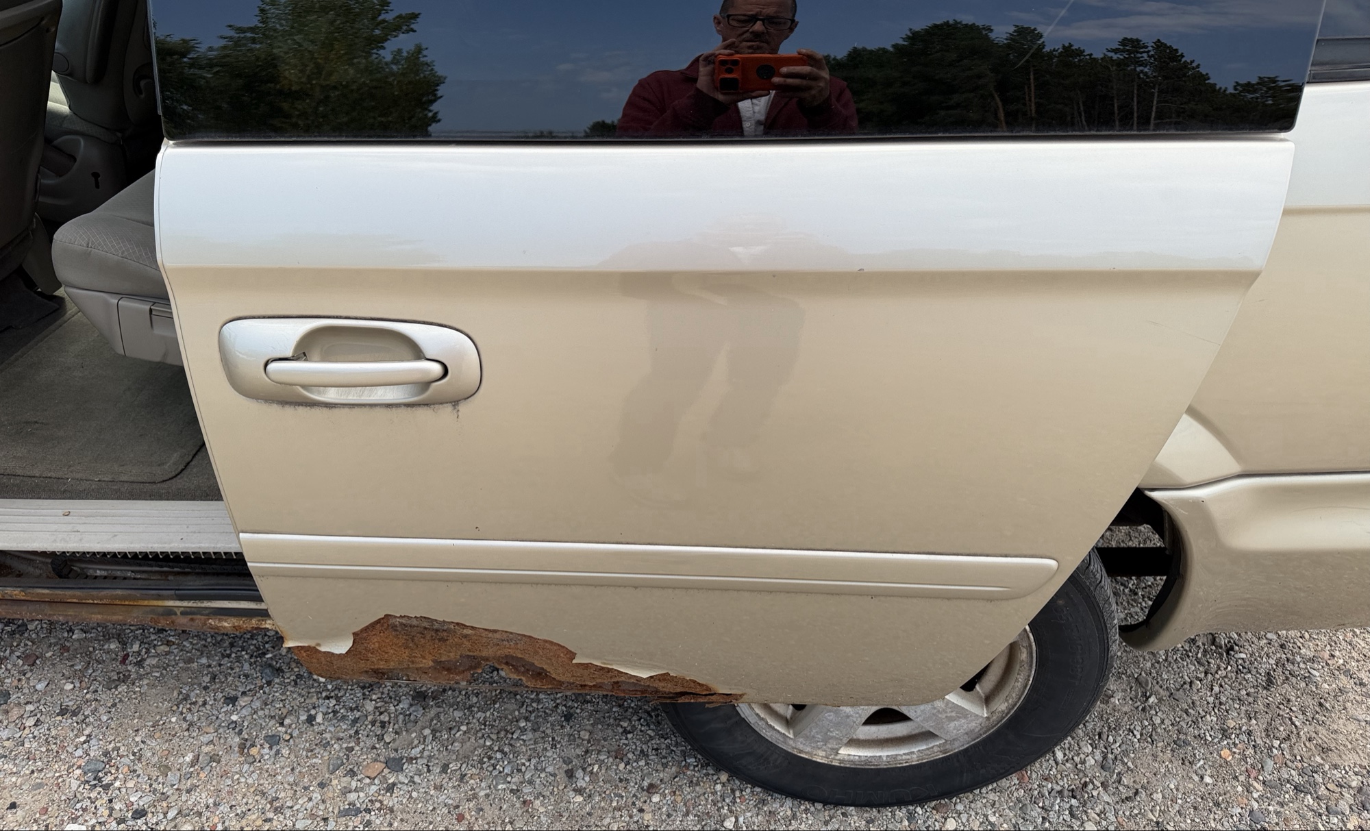 2007 dodge grand-caravan sxt with 141064 miles for sale near elk-river, minnesota 106358_25_drv_rear_door_panel.jpg