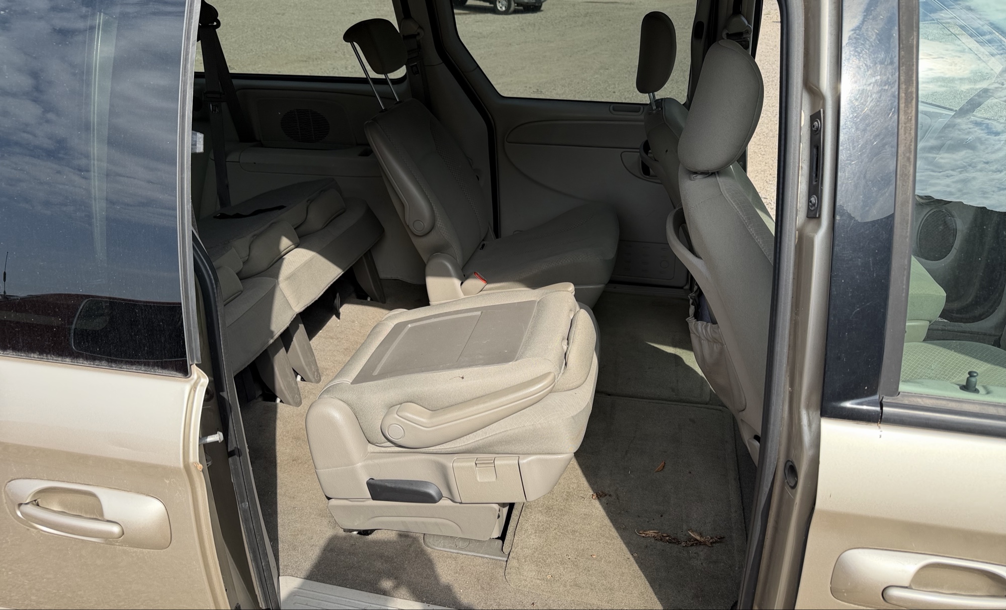 2007 dodge grand-caravan sxt with 141064 miles for sale near elk-river, minnesota 106358_27_spare_tire.jpg