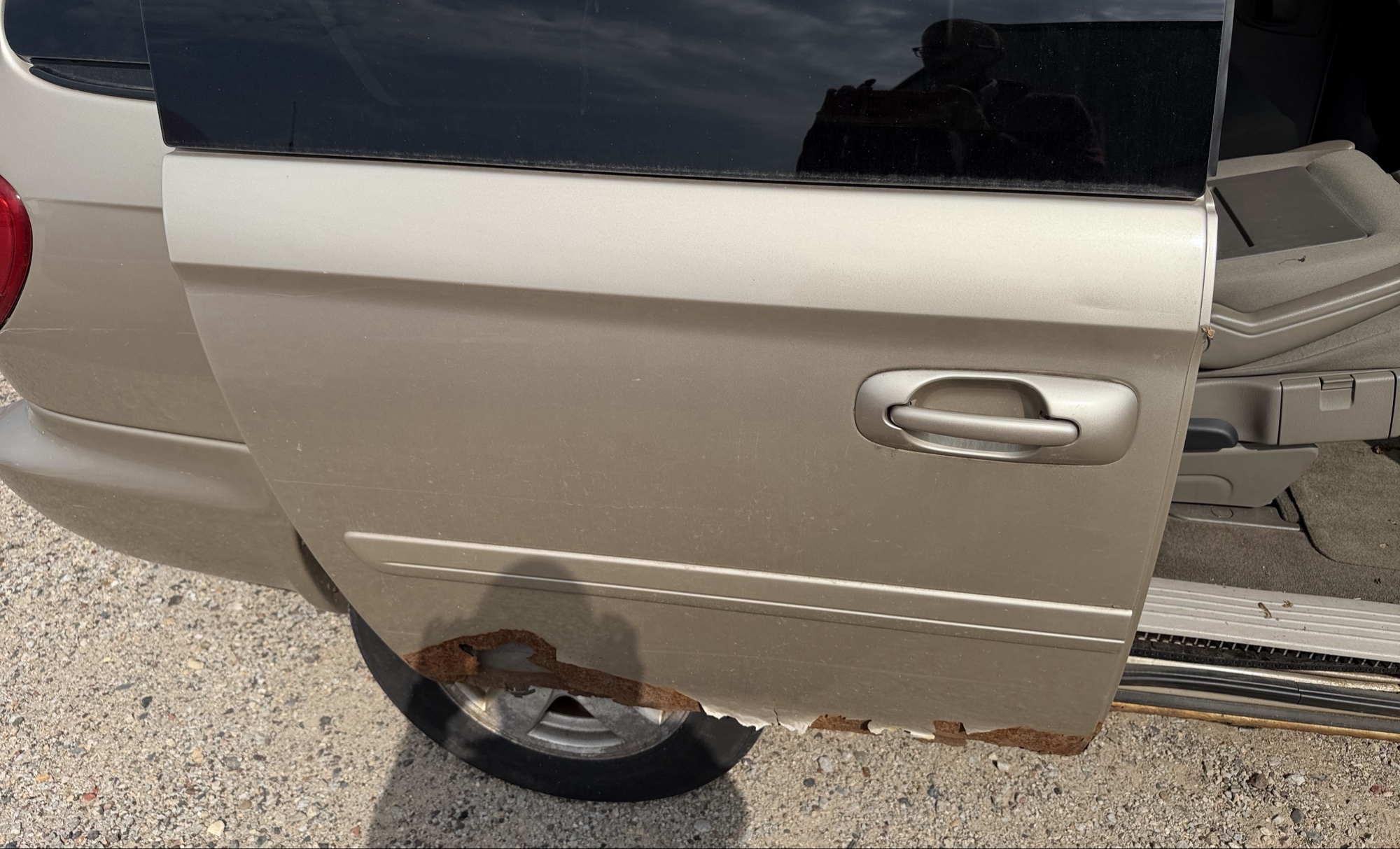 2007 dodge grand-caravan sxt with 141064 miles for sale near elk-river, minnesota 106358_30_pass_rear_door_panel.jpg