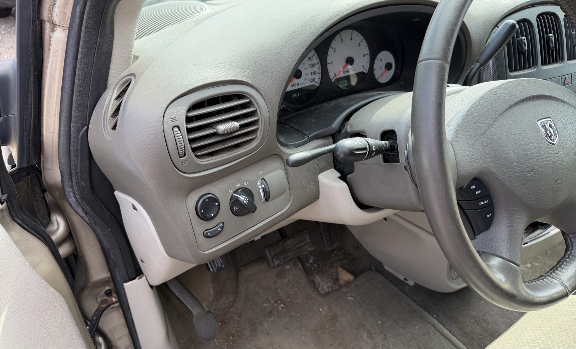 2007 dodge grand-caravan sxt with 141064 miles for sale near elk-river, minnesota 106358_37_left_of_steering_wheel.jpg