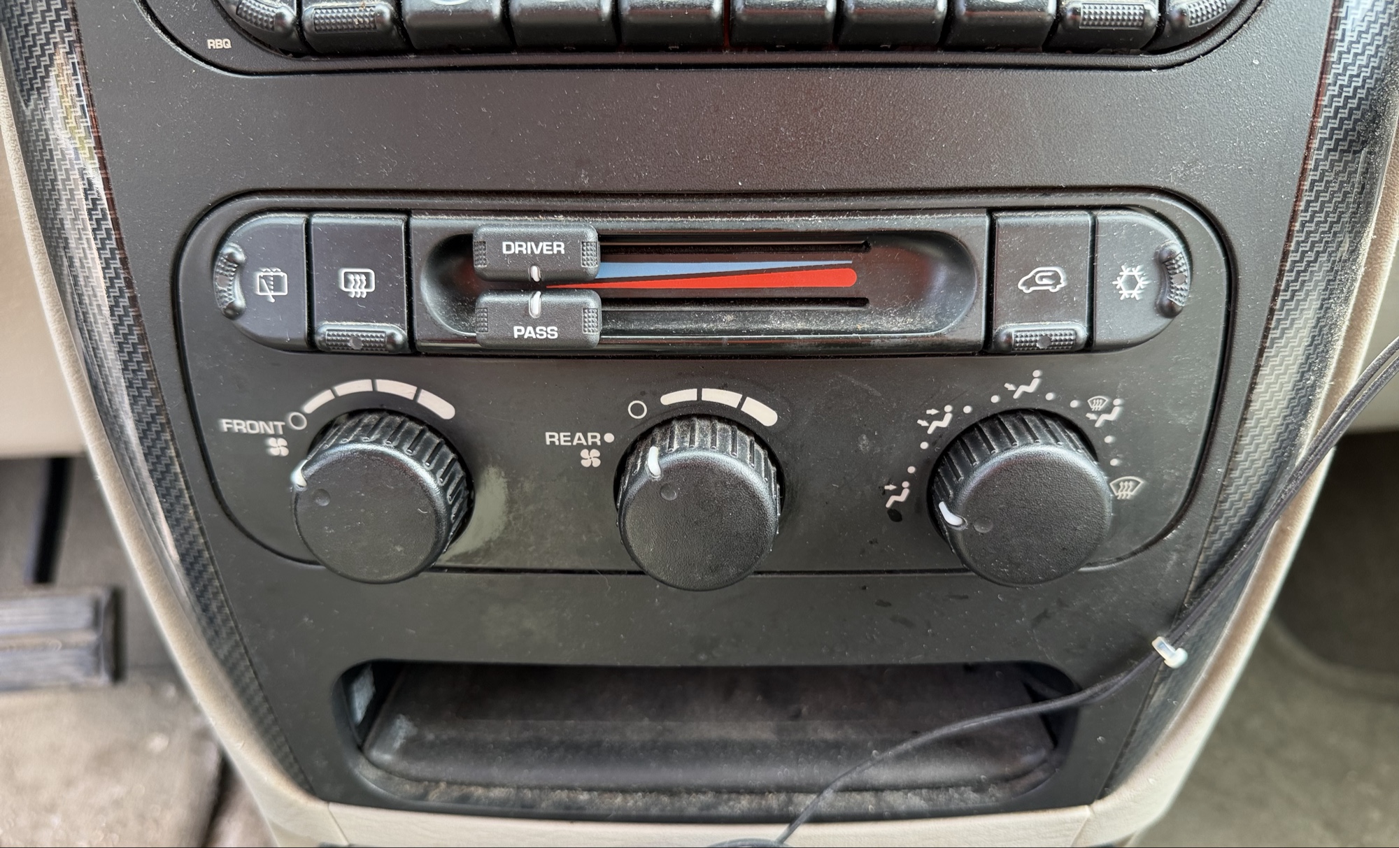 2007 dodge grand-caravan sxt with 141064 miles for sale near elk-river, minnesota 106358_40_climate_control.jpg