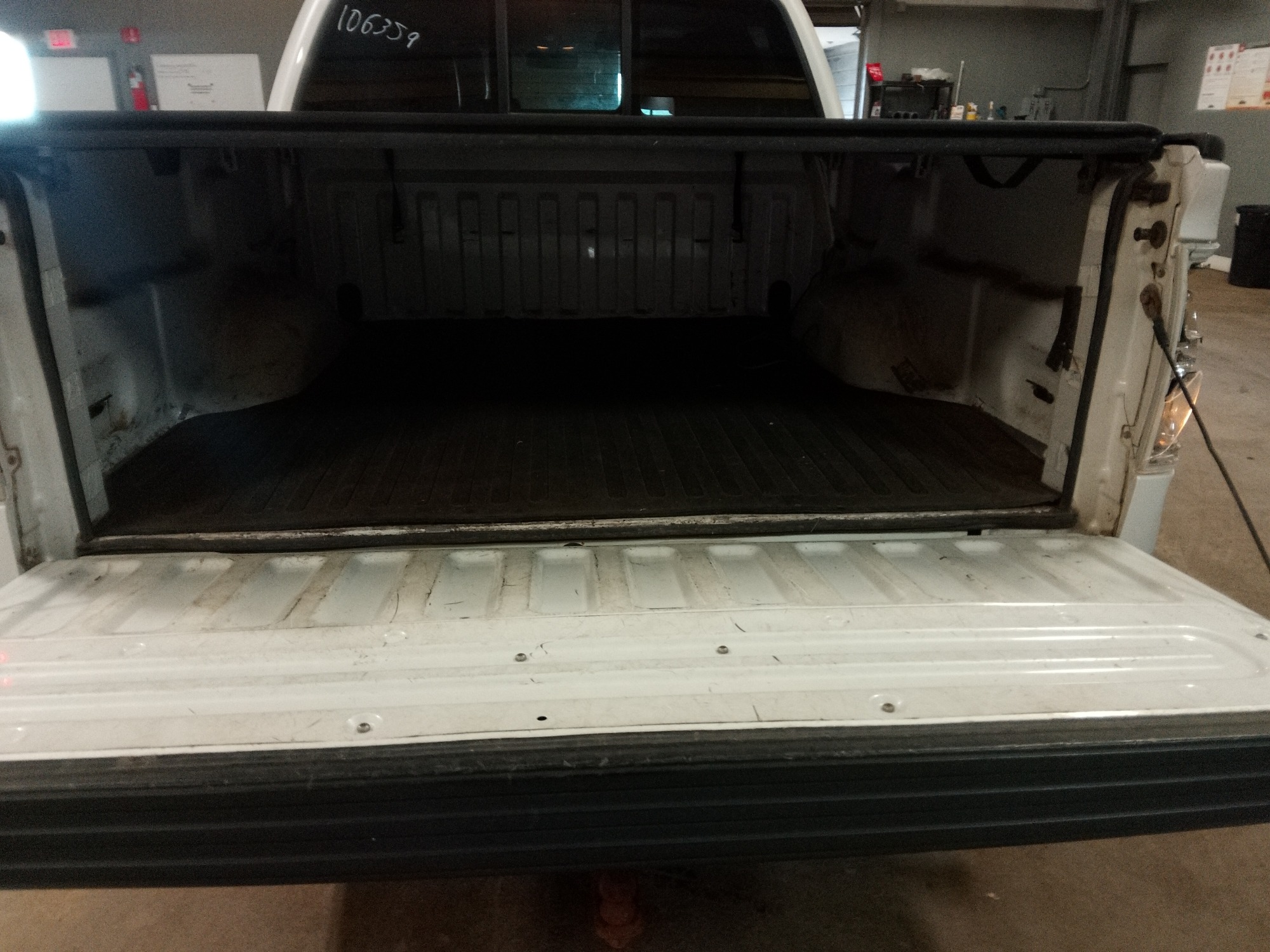 2013 ford f-150 fx4-supercrew-5.5-ft.-bed-4wd with 219754 miles for sale near elk-river, minnesota 106359_26_trunk.jpg