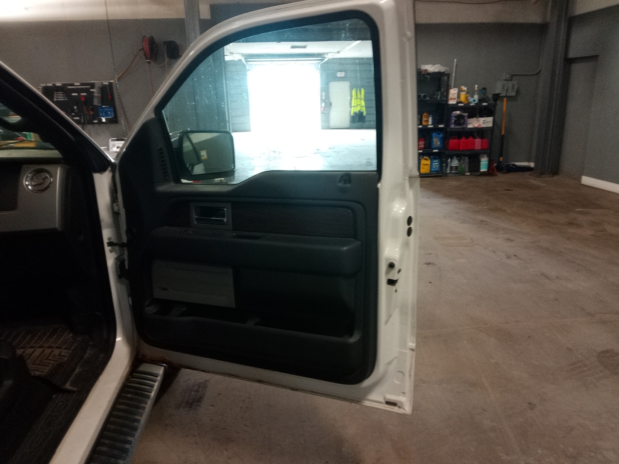 2013 ford f-150 fx4-supercrew-5.5-ft.-bed-4wd with 219754 miles for sale near elk-river, minnesota 106359_32_passenger_door_panel.jpg