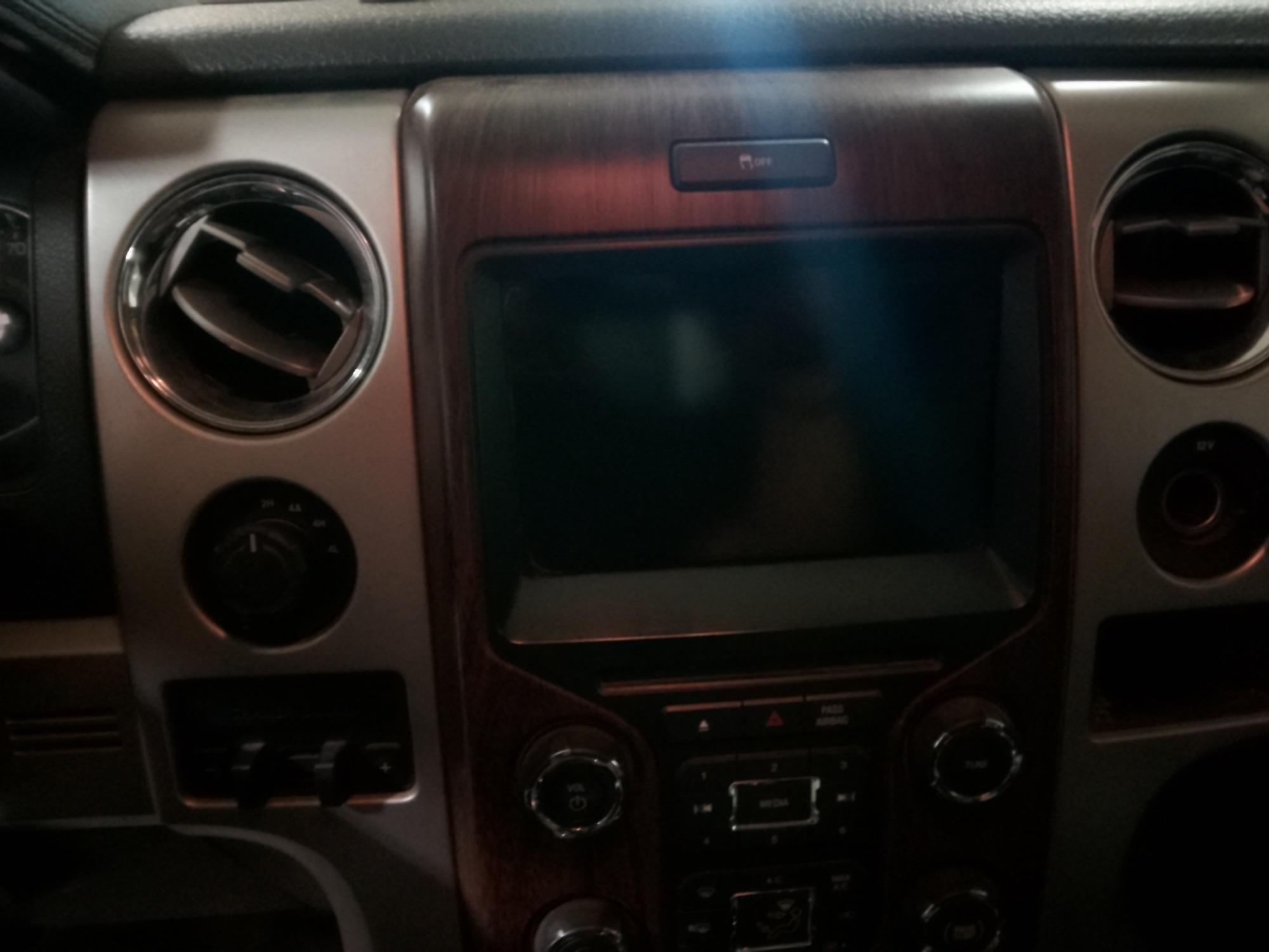 2013 ford f-150 fx4-supercrew-5.5-ft.-bed-4wd with 219754 miles for sale near elk-river, minnesota 106359_39_radio_closeup.jpg