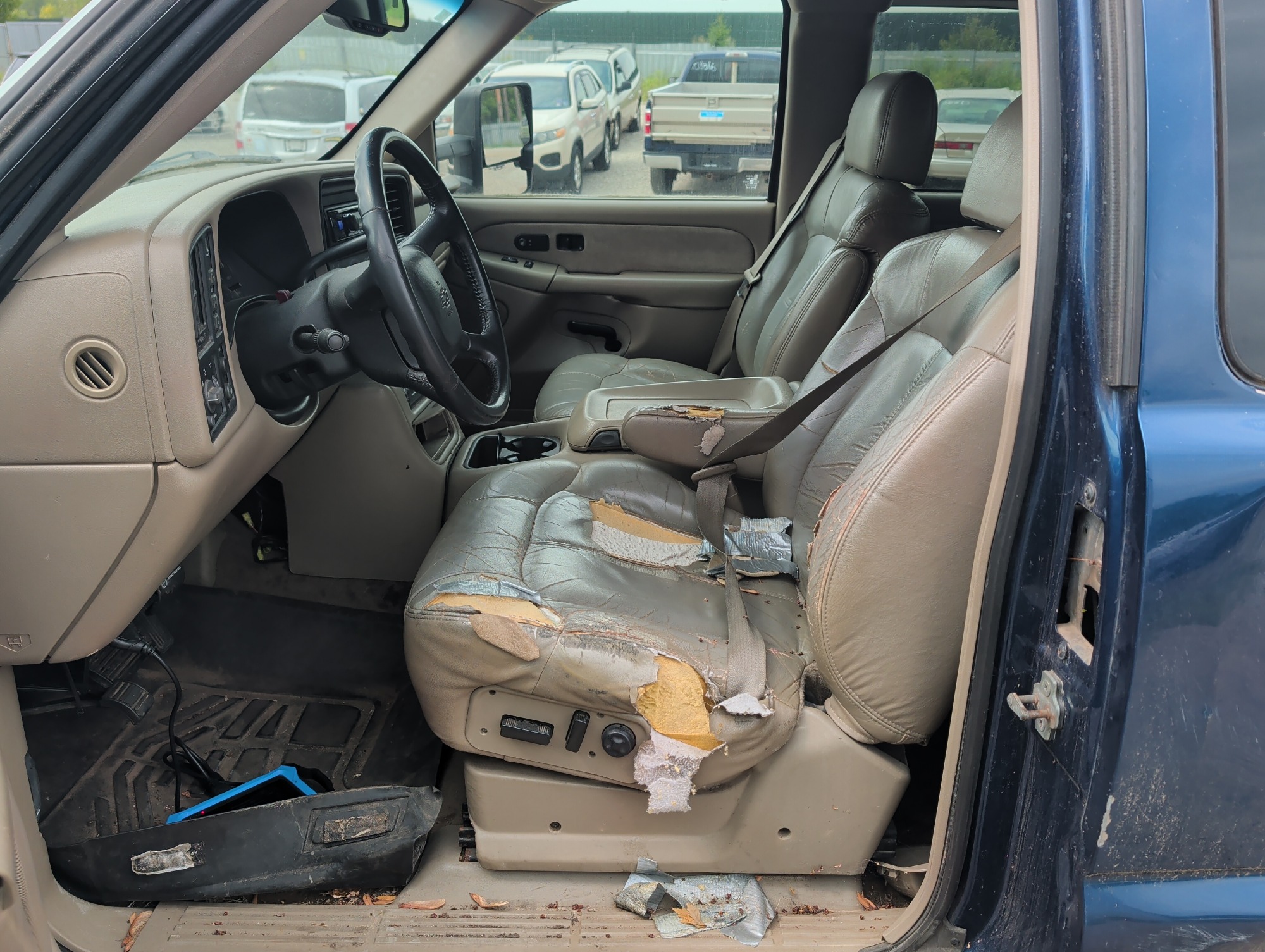 2002 chevrolet silverado-2500hd lt-ext.-cab-short-bed-4wd with 183890 miles for sale near elk-river, minnesota 106360_22_driver_seat.jpg