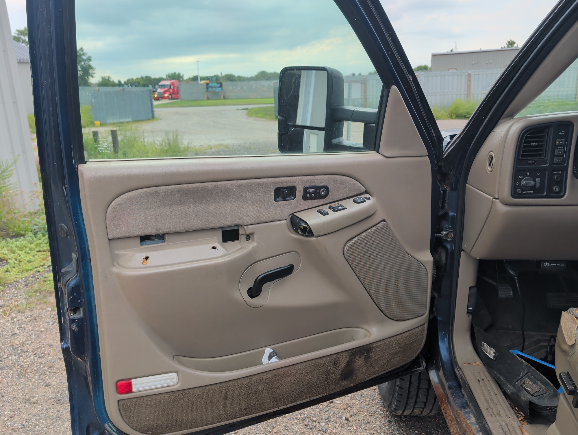 2002 chevrolet silverado-2500hd lt-ext.-cab-short-bed-4wd with 183890 miles for sale near elk-river, minnesota 106360_23_driver_door_panel.jpg