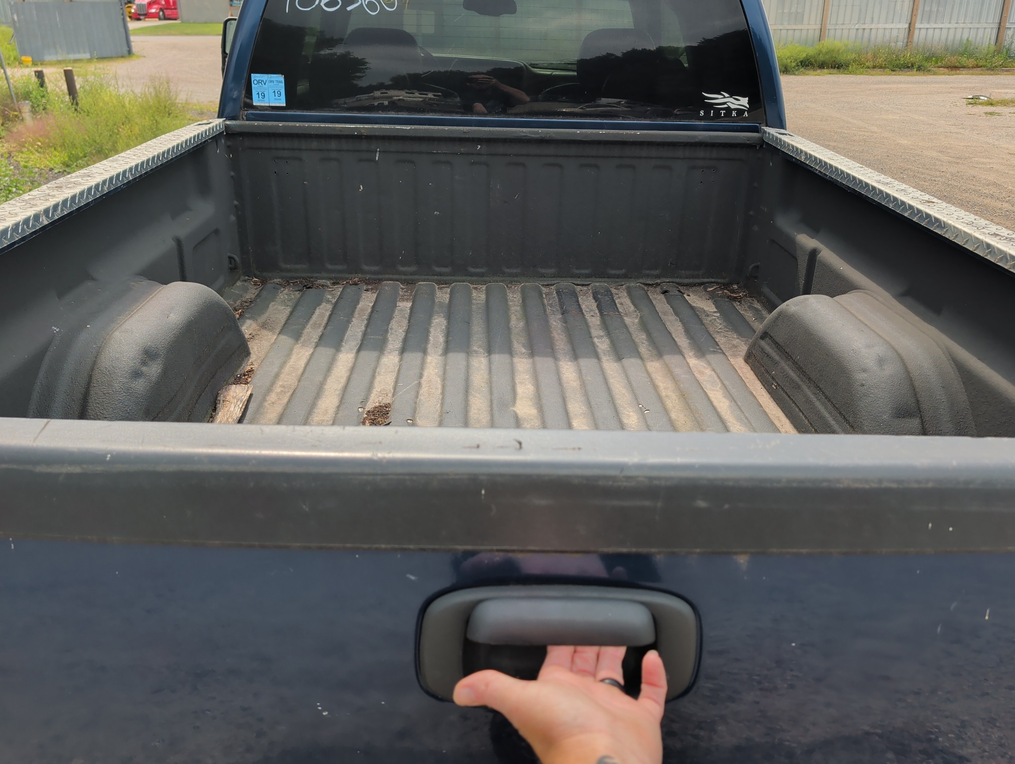 2002 chevrolet silverado-2500hd lt-ext.-cab-short-bed-4wd with 183890 miles for sale near elk-river, minnesota 106360_26_trunk.jpg