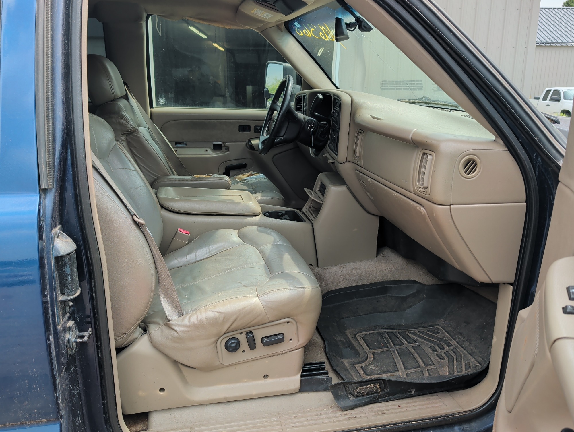 2002 chevrolet silverado-2500hd lt-ext.-cab-short-bed-4wd with 183890 miles for sale near elk-river, minnesota 106360_31_passenger_seat.jpg